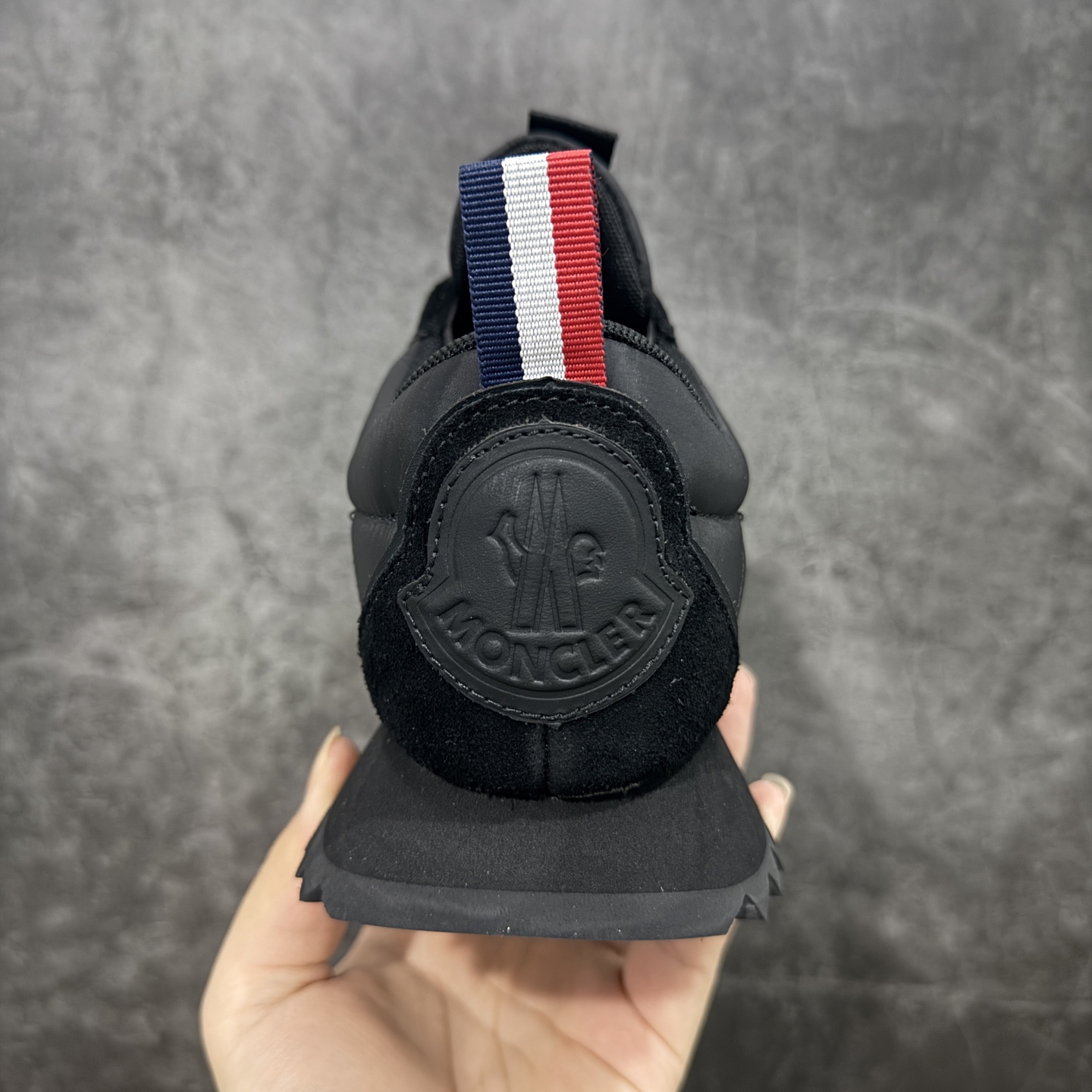 图片[4]-【纯原版】Moncler 盟可睐/蒙口 Pacey系列 户外 厚底 休闲 运动鞋 老爹鞋 原版购入开发 做货 Pacey运动鞋轻巧灵活，彰显都市风格。低帮款式设计，采用织物制成，饰有醒目标识和M字形细节 配送专柜精美包装🛍📦 ▪️面料 ： 原版定制头层牛皮 ▪️内里 ： 进口透气网里 ▪️鞋底 ： 原版开模EVA+橡胶材质 ▪️底厚 ：4CM ▪️尺码： 40-45-选品中心