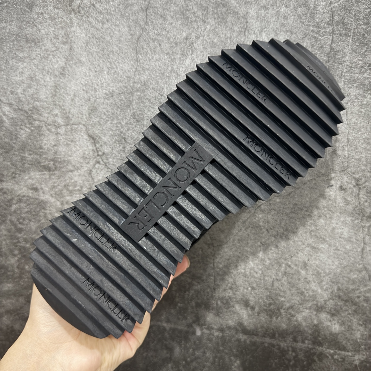 图片[9]-【纯原版】Moncler 盟可睐/蒙口 Pacey系列 户外 厚底 休闲 运动鞋 老爹鞋 原版购入开发 做货 Pacey运动鞋轻巧灵活，彰显都市风格。低帮款式设计，采用织物制成，饰有醒目标识和M字形细节 配送专柜精美包装🛍📦 ▪️面料 ： 原版定制头层牛皮 ▪️内里 ： 进口透气网里 ▪️鞋底 ： 原版开模EVA+橡胶材质 ▪️底厚 ：4CM ▪️尺码： 40-45-选品中心
