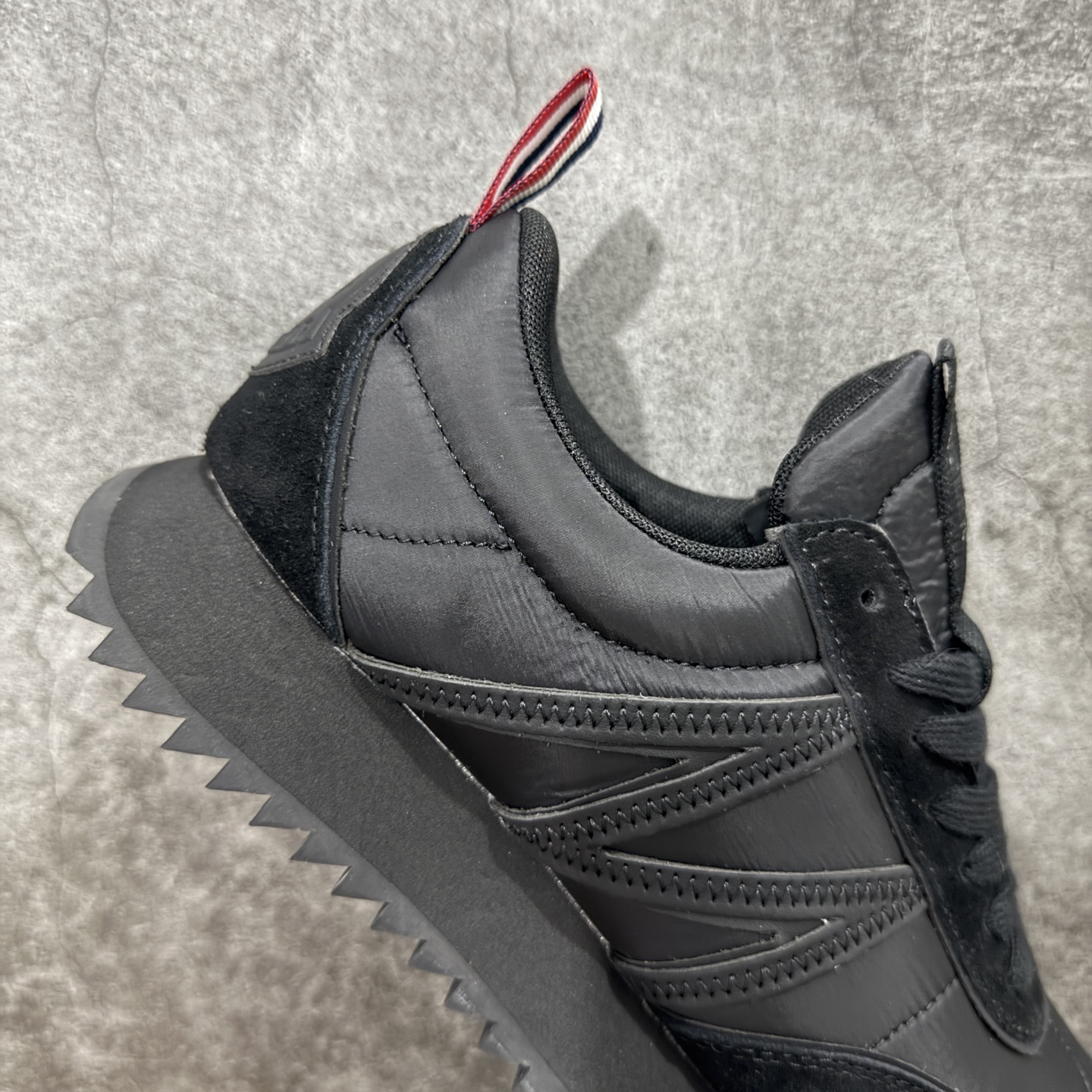 图片[7]-【纯原版】Moncler 盟可睐/蒙口 Pacey系列 户外 厚底 休闲 运动鞋 老爹鞋 原版购入开发 做货 Pacey运动鞋轻巧灵活，彰显都市风格。低帮款式设计，采用织物制成，饰有醒目标识和M字形细节 配送专柜精美包装🛍📦 ▪️面料 ： 原版定制头层牛皮 ▪️内里 ： 进口透气网里 ▪️鞋底 ： 原版开模EVA+橡胶材质 ▪️底厚 ：4CM ▪️尺码： 40-45-选品中心