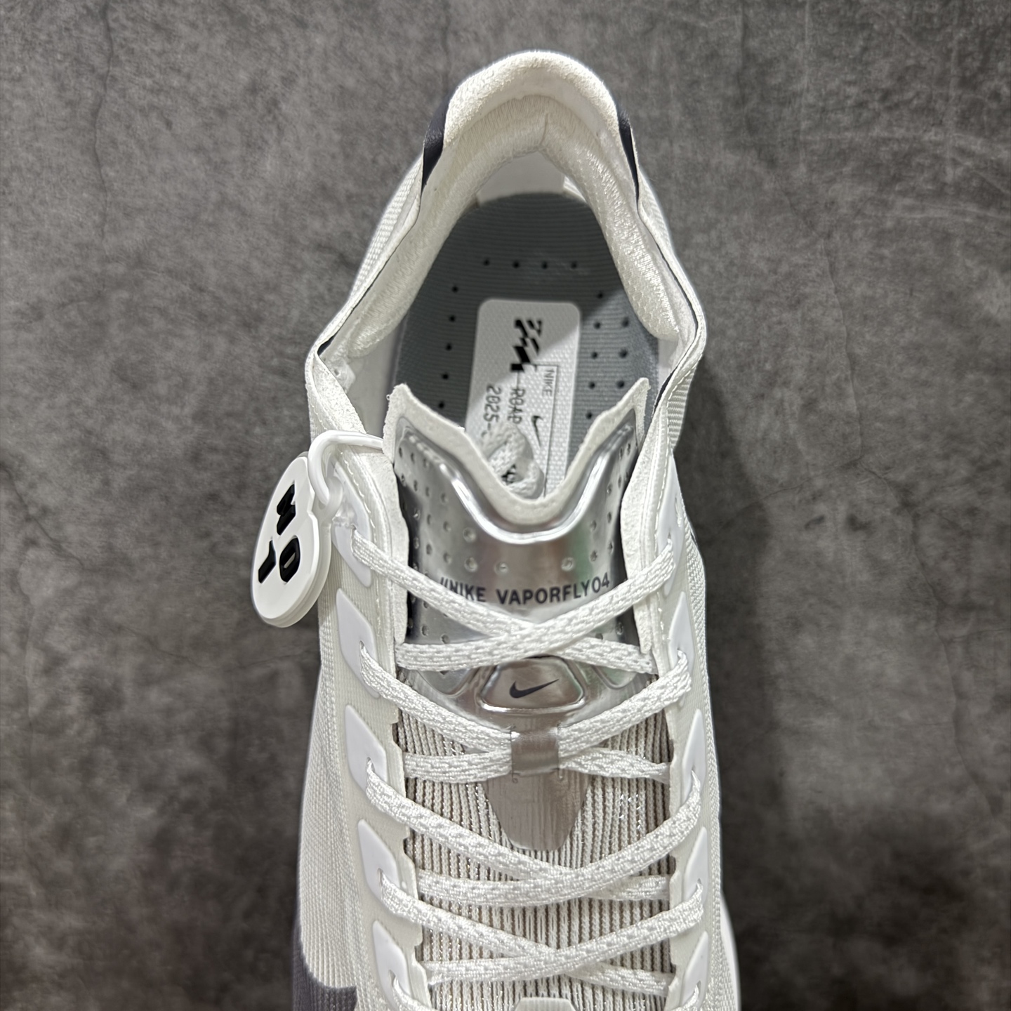 图片[8]-【NO.1版本】Nike ZoomX Vaporfly NEXT%4 减震马拉松跑步鞋 全掌碳纤维 原楦原纸版数据开发 采用同源数据开发Flyknit织物融合TPU丝半透明鞋面材质 中底采用ZoomX泡棉+FlyPlate铲型塑料碳板 外置防滑耐磨大底片 科技扛鼎 再次提升 货号： HF6414-100 尺码： 39 40 40.5 41 42 42.5 43 44 45-选品中心