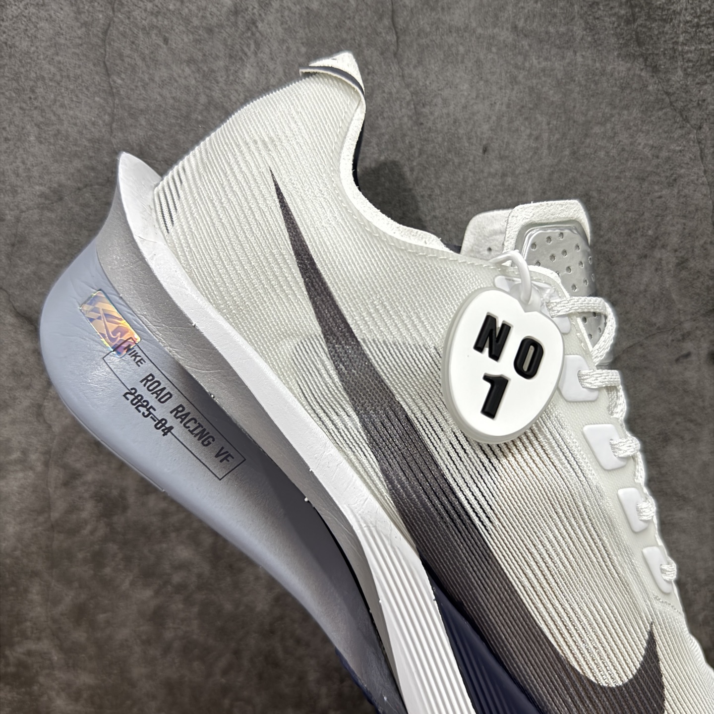图片[7]-【NO.1版本】Nike ZoomX Vaporfly NEXT%4 减震马拉松跑步鞋 全掌碳纤维 原楦原纸版数据开发 采用同源数据开发Flyknit织物融合TPU丝半透明鞋面材质 中底采用ZoomX泡棉+FlyPlate铲型塑料碳板 外置防滑耐磨大底片 科技扛鼎 再次提升 货号： HF6414-100 尺码： 39 40 40.5 41 42 42.5 43 44 45-选品中心