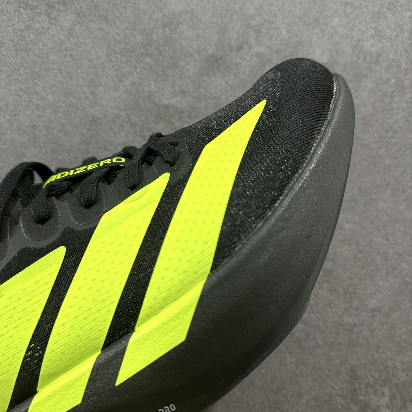 图片[5]-【TD版本】Adidas Adizero Evo SL 阿迪超轻透气缓震跑鞋  #以令人难以置信的138克重量，刷新了跑鞋轻量化的记录，阿迪在材料科学和工艺技术上的深厚积累。  #全新鞋款采用Lightweight Upper材料，让穿着者几乎能够体验到一种\”裸足\”的感觉  货号：JR3420 尺码：36 36.5 37 38 38.5 39 40 40.5 41 42 42.5 43 44 44.5 45-选品中心