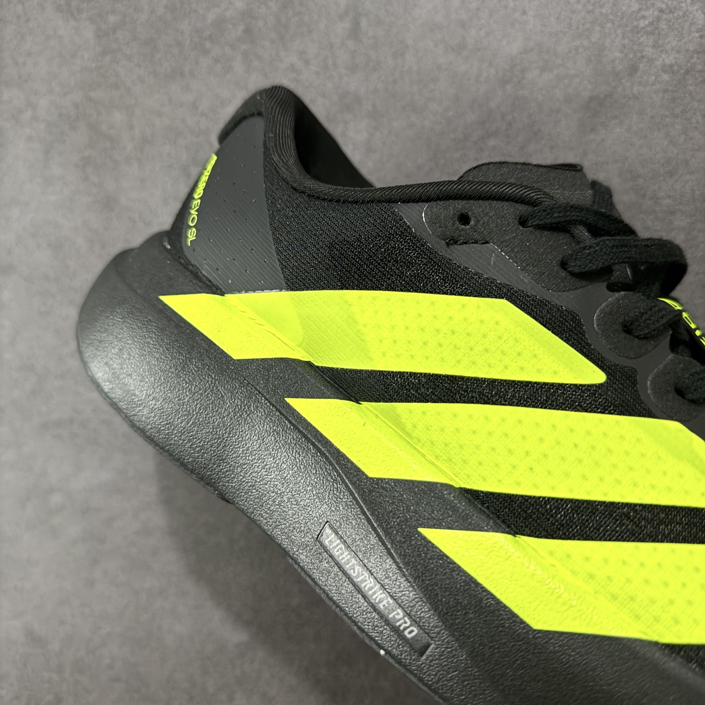 图片[6]-【TD版本】Adidas Adizero Evo SL 阿迪超轻透气缓震跑鞋  #以令人难以置信的138克重量，刷新了跑鞋轻量化的记录，阿迪在材料科学和工艺技术上的深厚积累。  #全新鞋款采用Lightweight Upper材料，让穿着者几乎能够体验到一种\”裸足\”的感觉  货号：JR3420 尺码：36 36.5 37 38 38.5 39 40 40.5 41 42 42.5 43 44 44.5 45-选品中心