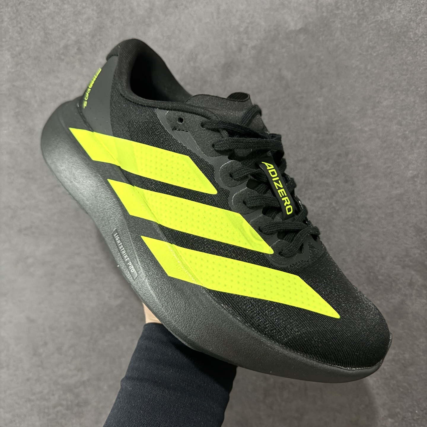 图片[3]-【TD版本】Adidas Adizero Evo SL 阿迪超轻透气缓震跑鞋  #以令人难以置信的138克重量，刷新了跑鞋轻量化的记录，阿迪在材料科学和工艺技术上的深厚积累。  #全新鞋款采用Lightweight Upper材料，让穿着者几乎能够体验到一种\”裸足\”的感觉  货号：JR3420 尺码：36 36.5 37 38 38.5 39 40 40.5 41 42 42.5 43 44 44.5 45-选品中心