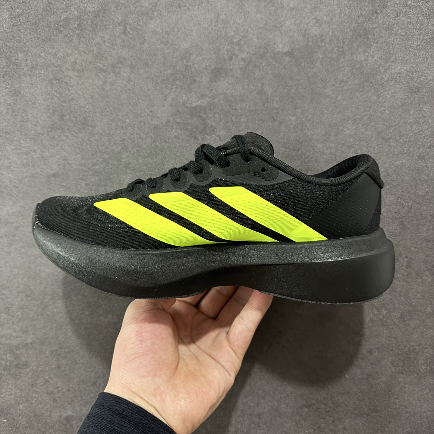 图片[2]-【TD版本】Adidas Adizero Evo SL 阿迪超轻透气缓震跑鞋  #以令人难以置信的138克重量，刷新了跑鞋轻量化的记录，阿迪在材料科学和工艺技术上的深厚积累。  #全新鞋款采用Lightweight Upper材料，让穿着者几乎能够体验到一种\”裸足\”的感觉  货号：JR3420 尺码：36 36.5 37 38 38.5 39 40 40.5 41 42 42.5 43 44 44.5 45-选品中心