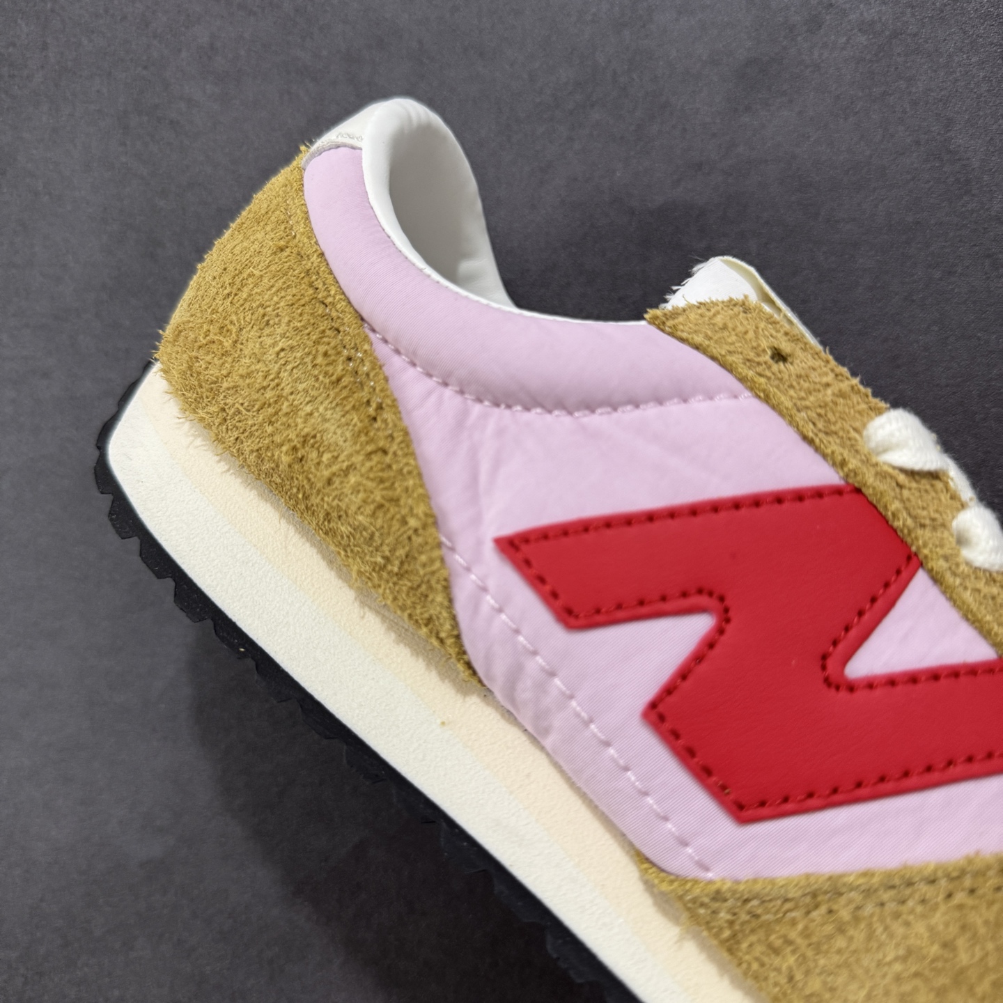 图片[6]-【K版】New Balance NB 471 系列 鞋款特别附赠两双带有品牌标识的限定配色鞋带，在色彩的变换间激发更多造型灵感 New Balance 471鞋款的诞生，不仅承载着New Balance对复古薄底跑鞋的创意诠释，更延续了品牌对经典设计的传承与致敬。 货号： U471AC 尺码：36-45-选品中心