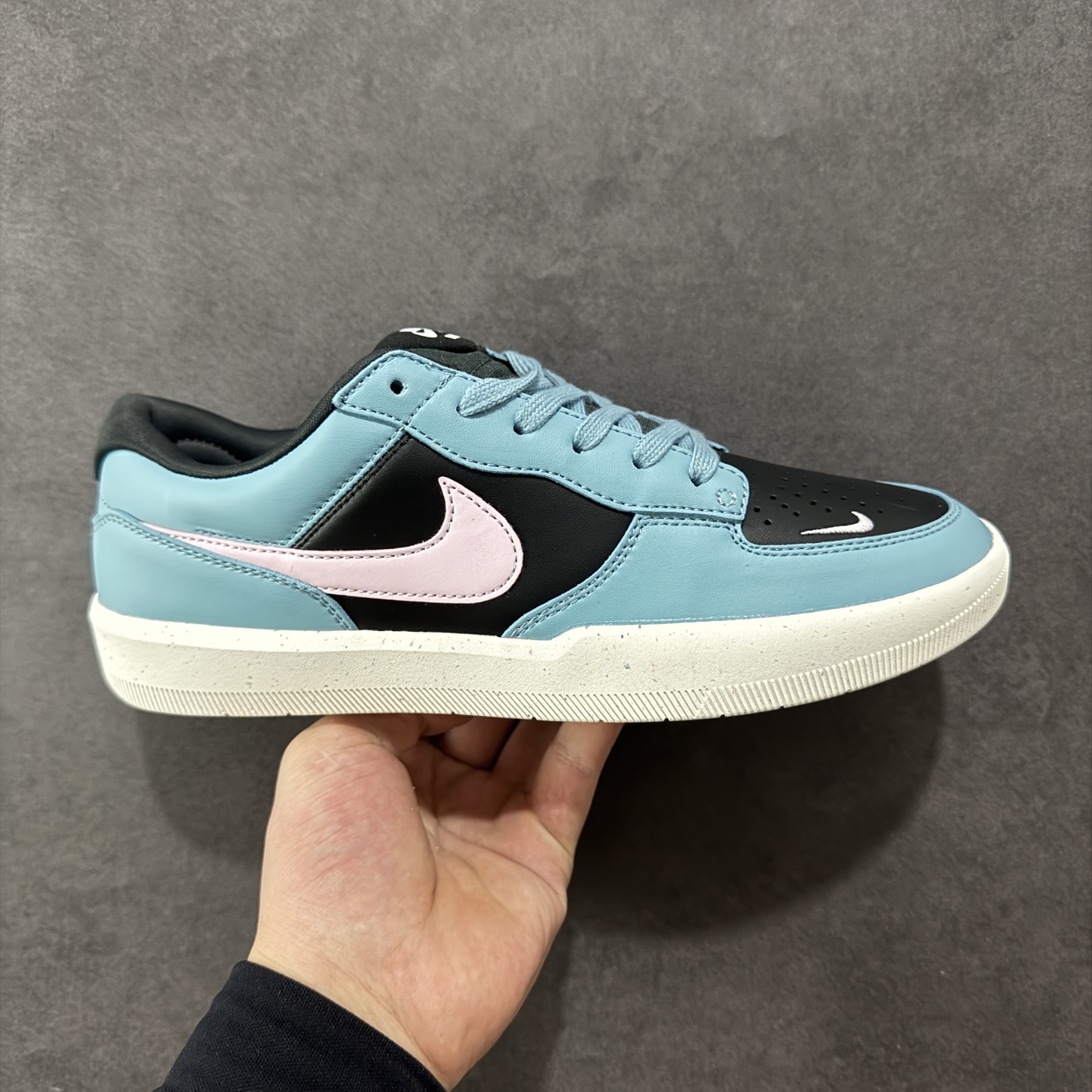 【纯原版】NK SB Force 58 Prml 空军58系列低帮休闲运动滑板板鞋 DV5476-400 市面最高版出货 区别市场通货便宜版本 质感细节 中底鞋垫都不一样 欢迎对比 鞋面由帆布和麂皮拼接 层次感丰富 搭配硫化外底 耐磨耐穿 鞋舌及中底后跟处饰有SB Logo 表明鞋款身份 采用包边设计 经久耐穿 硫化结构则有效提升灵活性 穿上这款全新推出的创意力作 助你耀动街头 尺码：36 36.5 37.5 38 38.5 39 40 40.5 41 42 42.5 43 44 45-选品中心