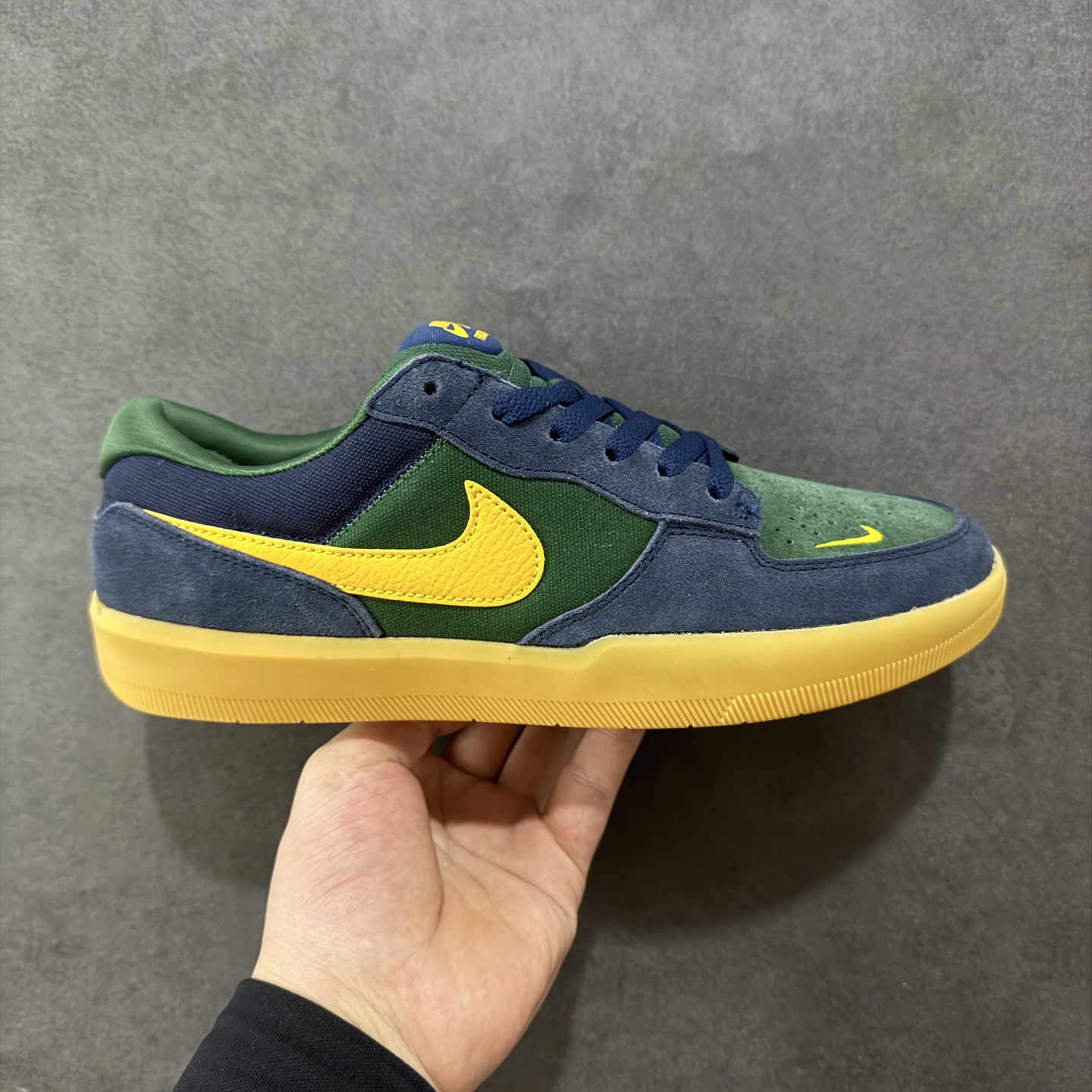 【纯原版】NK SB Force 58 Prml 空军58系列低帮休闲运动滑板板鞋 DV5477-402 市面最高版出货 区别市场通货便宜版本 质感细节 中底鞋垫都不一样 欢迎对比 鞋面由帆布和麂皮拼接 层次感丰富 搭配硫化外底 耐磨耐穿 鞋舌及中底后跟处饰有SB Logo 表明鞋款身份 采用包边设计 经久耐穿 硫化结构则有效提升灵活性 穿上这款全新推出的创意力作 助你耀动街头 尺码：36 36.5 37.5 38 38.5 39 40 40.5 41 42 42.5 43 44 45-选品中心