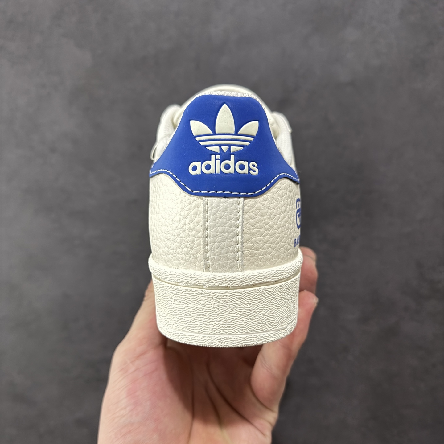 图片[4]-【定制版】AD Originals Superstar 联名贝壳头 原装公司级实拍 采用全新头层拼接皮革材质 后跟采用特色3D立体印字 渠道正品订单 诠释市场最高工艺水平 全鞋进口头层皮料打造。区别市面普通真标版本，进出专柜无压力 货号 DS0014 尺码：36-45-选品中心