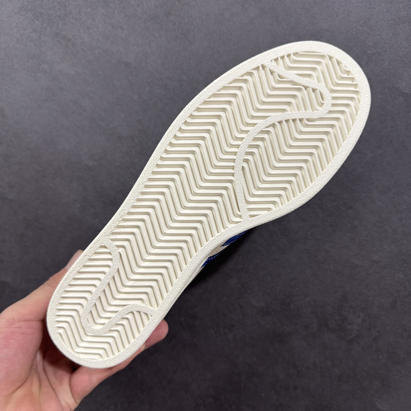 图片[9]-【定制版】AD Originals Superstar 联名贝壳头 原装公司级实拍 采用全新头层拼接皮革材质 后跟采用特色3D立体印字 渠道正品订单 诠释市场最高工艺水平 全鞋进口头层皮料打造。区别市面普通真标版本，进出专柜无压力 货号 DS0014 尺码：36-45-选品中心