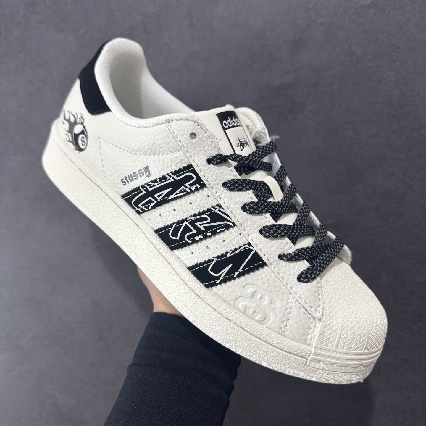 图片[3]-【定制版】AD Originals Superstar 联名贝壳头 原装公司级实拍 采用全新头层拼接皮革材质 后跟采用特色3D立体印字 渠道正品订单 诠释市场最高工艺水平 全鞋进口头层皮料打造。区别市面普通真标版本，进出专柜无压力 货号 AD8015 尺码：36-45-选品中心