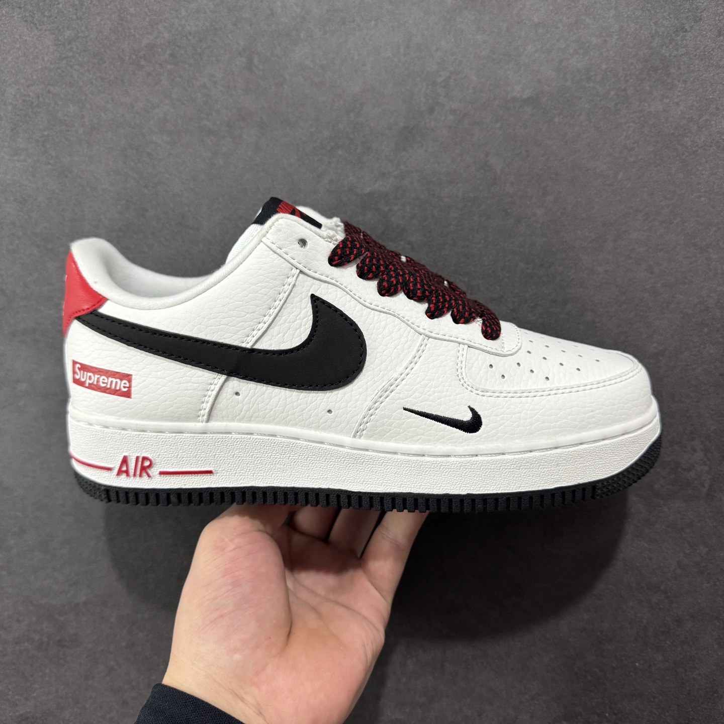 【定制版】Nike Air Force 1 Low 07 x Supreme 白黑红小勾 原楦头原纸板 打造纯正低帮空军版型 专注外贸渠道 全掌内置蜂窝气垫 原盒配件 原厂中底钢印、拉帮完美 货号:DQ6628 159 尺码:36 36.5 37.5 38 38.5 39 40 40.5 41 42 42.5 43 44 44.5 45-选品中心