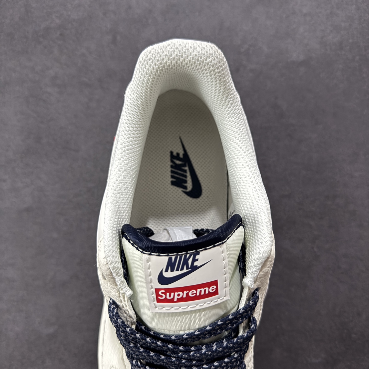 图片[7]-【定制版】海外限量发售！公司级NIke Air Force 1 \’07 Low “Supreme联名——米蓝弹幕”空军一号 低帮 运动鞋 休闲鞋 折边针车 工艺难度大 原楦头原纸板 原装鞋盒 定制五金配件 内置全掌气垫 原厂鞋底 货号：XX3168-203 尺码：36 36.5 37.5 38 38.5 39 40 40.5 41 42 42.5 43 44 44.5 45-选品中心