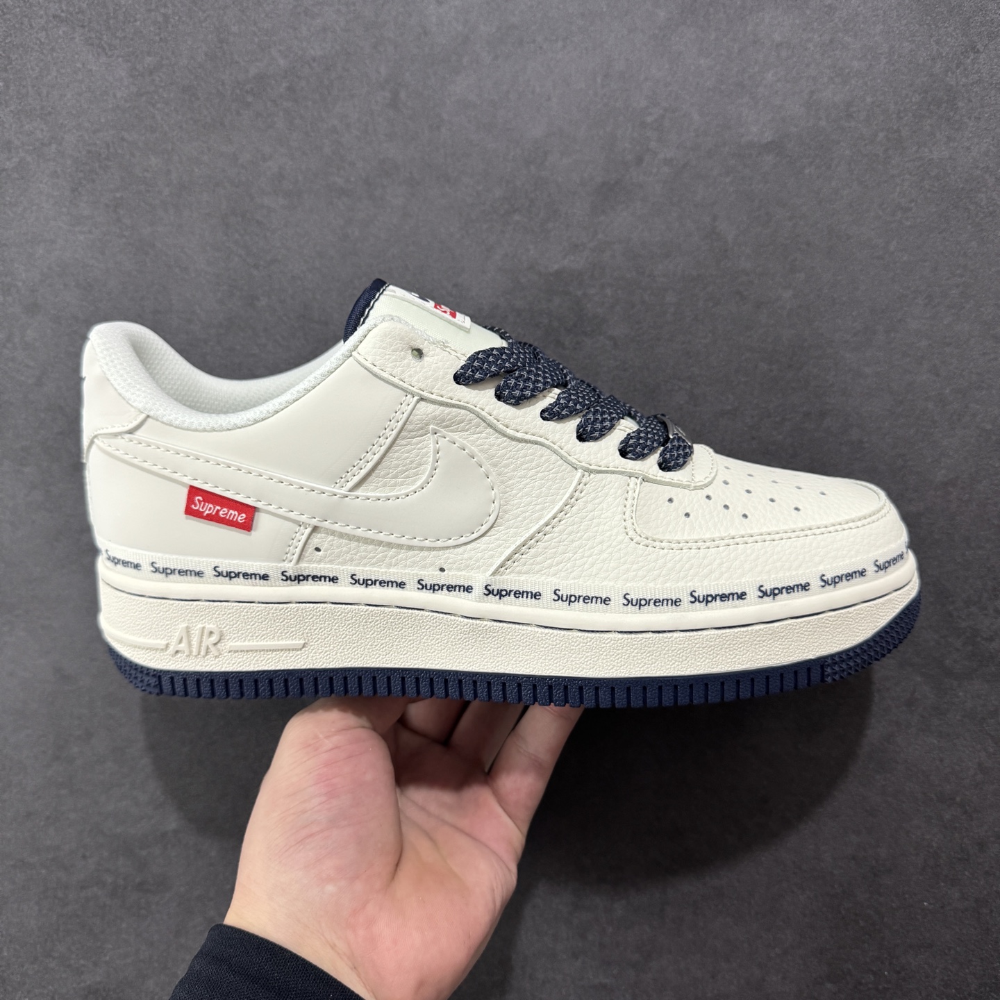 【定制版】海外限量发售!公司级NIke Air Force 1 \'07 Low “Supreme联名——米蓝弹幕”空军一号 低帮 运动鞋 休闲鞋 折边针车 工艺难度大 原楦头原纸板 原装鞋盒 定制五金配件 内置全掌气垫 原厂鞋底 货号:XX3168-203 尺码:36 36.5 37.5 38 38.5 39 40 40.5 41 42 42.5 43 44 44.5 45-选品中心