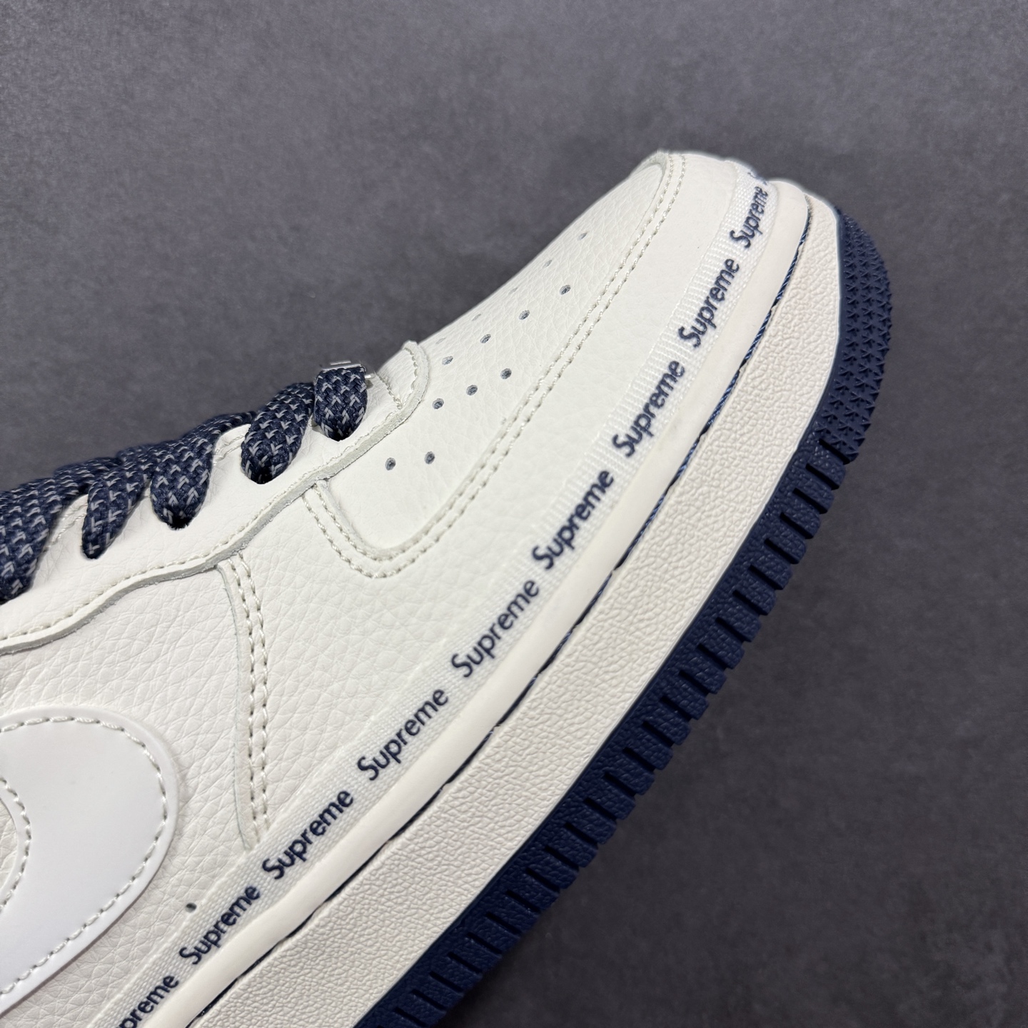 图片[5]-【定制版】海外限量发售！公司级NIke Air Force 1 \’07 Low “Supreme联名——米蓝弹幕”空军一号 低帮 运动鞋 休闲鞋 折边针车 工艺难度大 原楦头原纸板 原装鞋盒 定制五金配件 内置全掌气垫 原厂鞋底 货号：XX3168-203 尺码：36 36.5 37.5 38 38.5 39 40 40.5 41 42 42.5 43 44 44.5 45-选品中心