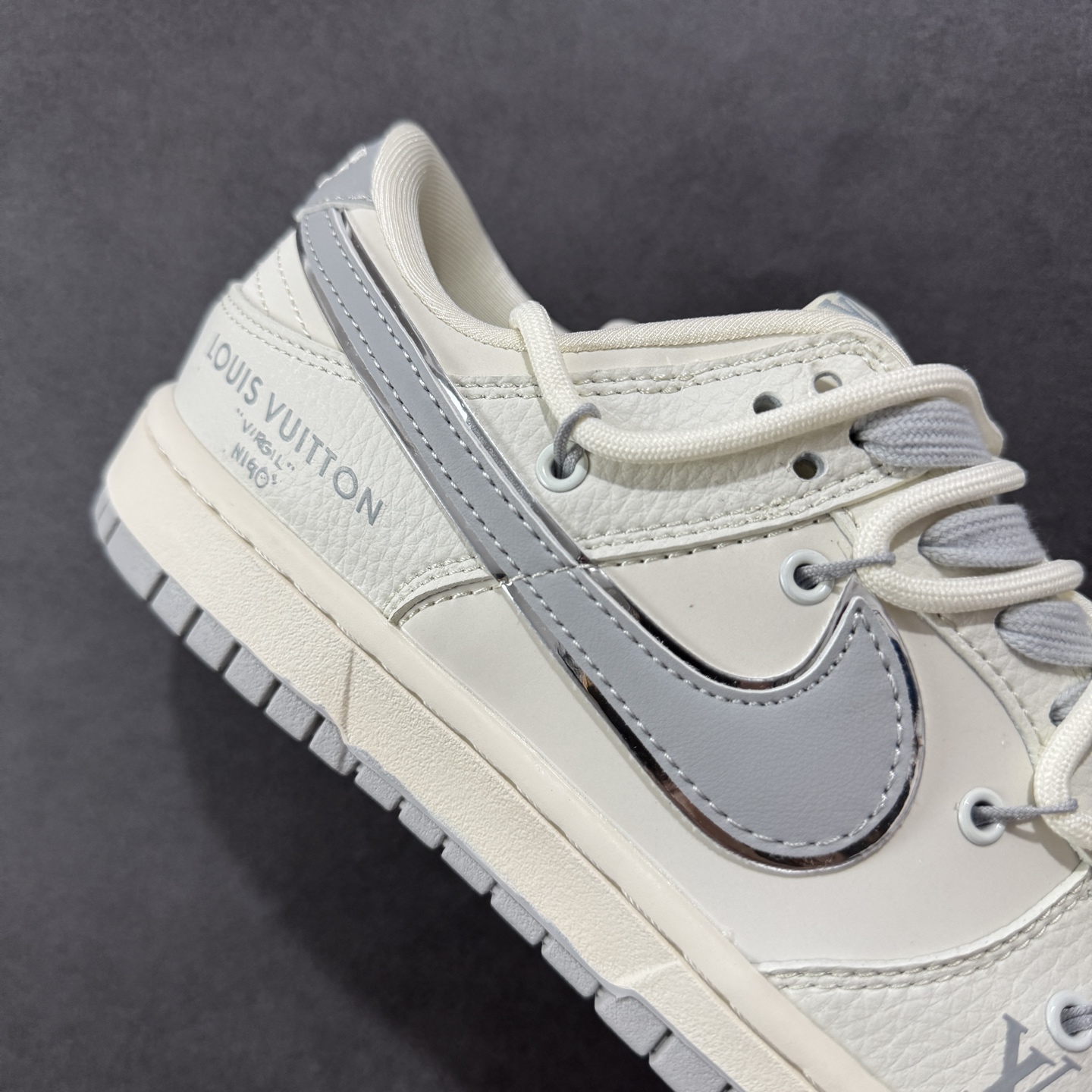 图片[6]-【定制版】Nike SB Dunk Low LV联名 绑带灰勾 周年高端定制 低帮休闲板鞋 DM6868-092  #定制鞋盒 大厂纯原品质出货 超高清洁度 皮料切割干净无任何毛边 细节完美   尺码：36 36.5 37.5 38 36.5 39 40 40.5 41 42 42.5 43 44 44.5 45-选品中心