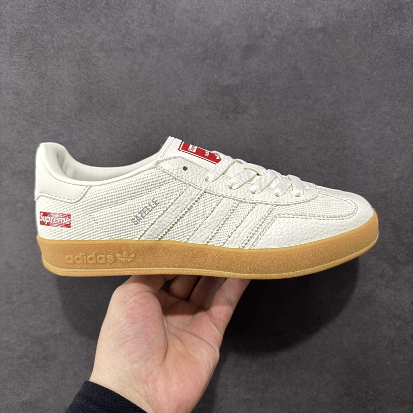 【定制版】Supreme x Ad Samba Og 定制配色 Supreme联名 阿迪桑巴系列徳训风低帮百搭休闲板鞋 SC9207-723 定制鞋盒 大厂流水作业生产 超高清洁度 皮料切割干净无任何毛边 细节完美   尺码:36 36.5 37.5 38 38.5 39 40 40.5 41 42 42.5 43 44 44.5 45-选品中心