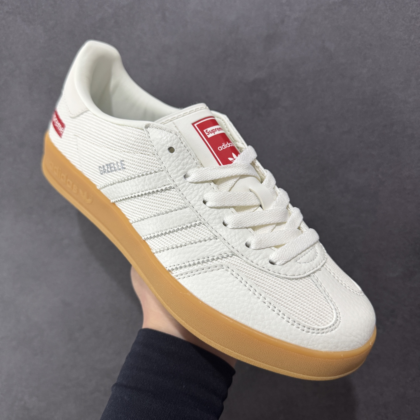 图片[3]-【定制版】Supreme x Ad Samba Og 定制配色 Supreme联名 阿迪桑巴系列徳训风低帮百搭休闲板鞋 SC9207-723 定制鞋盒 大厂流水作业生产 超高清洁度 皮料切割干净无任何毛边 细节完美   尺码：36 36.5 37.5 38 38.5 39 40 40.5 41 42 42.5 43 44 44.5 45-选品中心