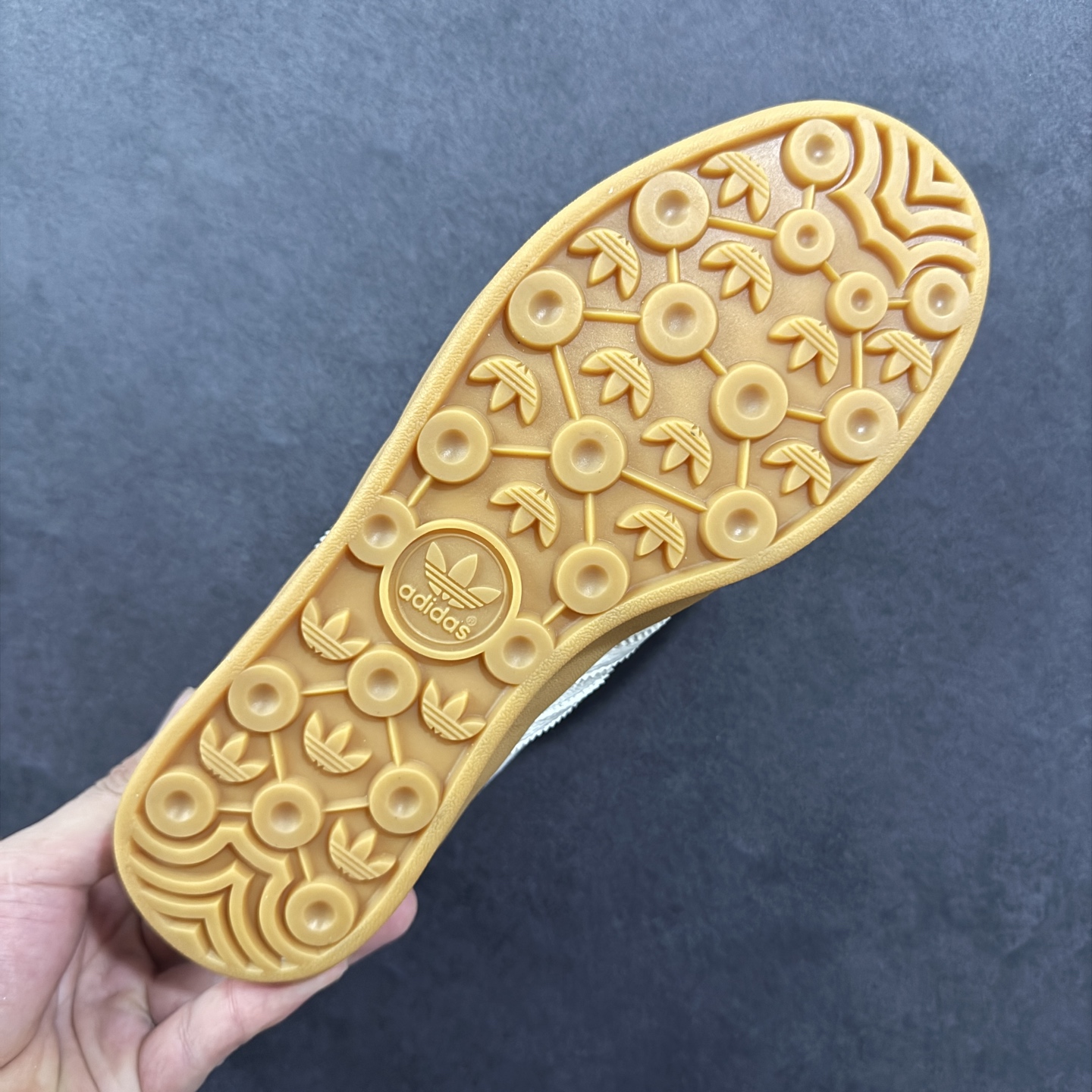 图片[9]-【定制版】Supreme x Ad Samba Og 定制配色 Supreme联名 阿迪桑巴系列徳训风低帮百搭休闲板鞋 SC9207-723 定制鞋盒 大厂流水作业生产 超高清洁度 皮料切割干净无任何毛边 细节完美   尺码：36 36.5 37.5 38 38.5 39 40 40.5 41 42 42.5 43 44 44.5 45-选品中心