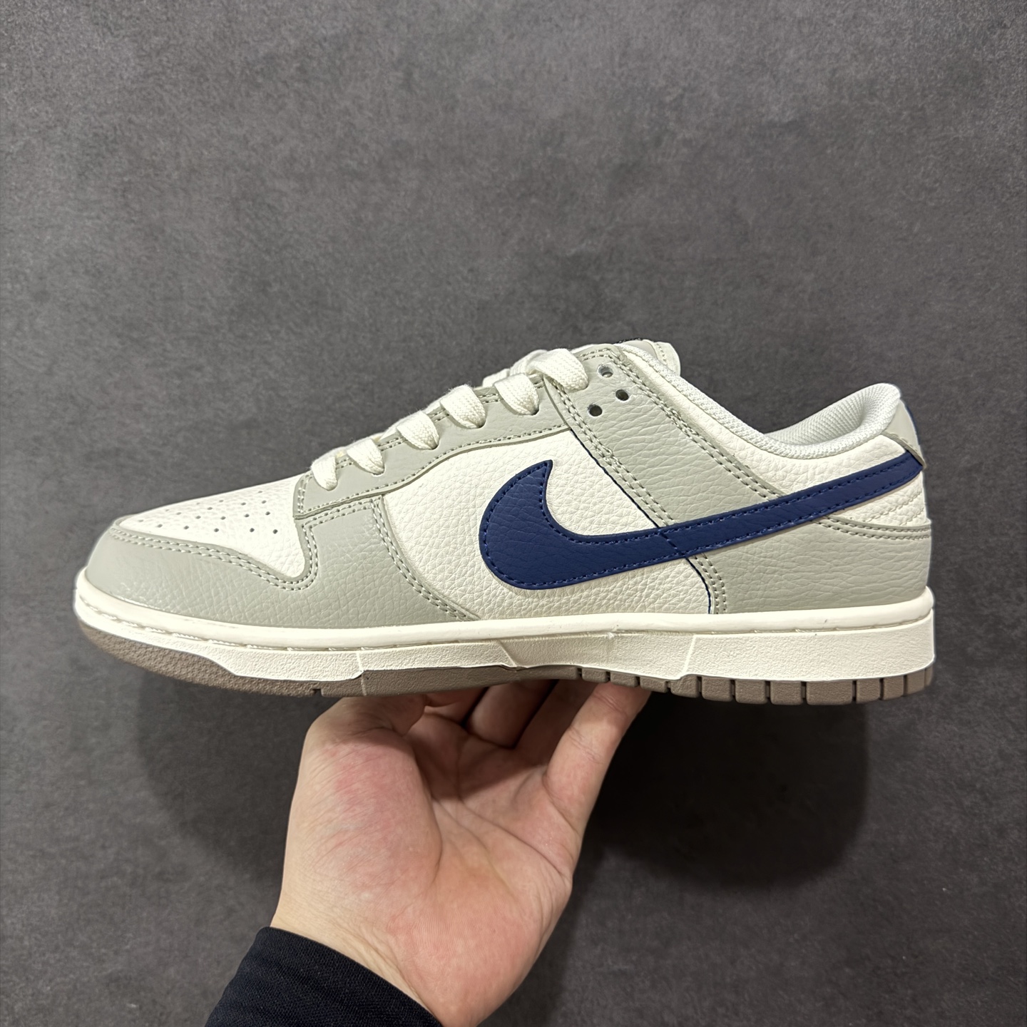 定制版 Nike SB Dunk Low x BURBERRY 灰白小勾 XD1588-219