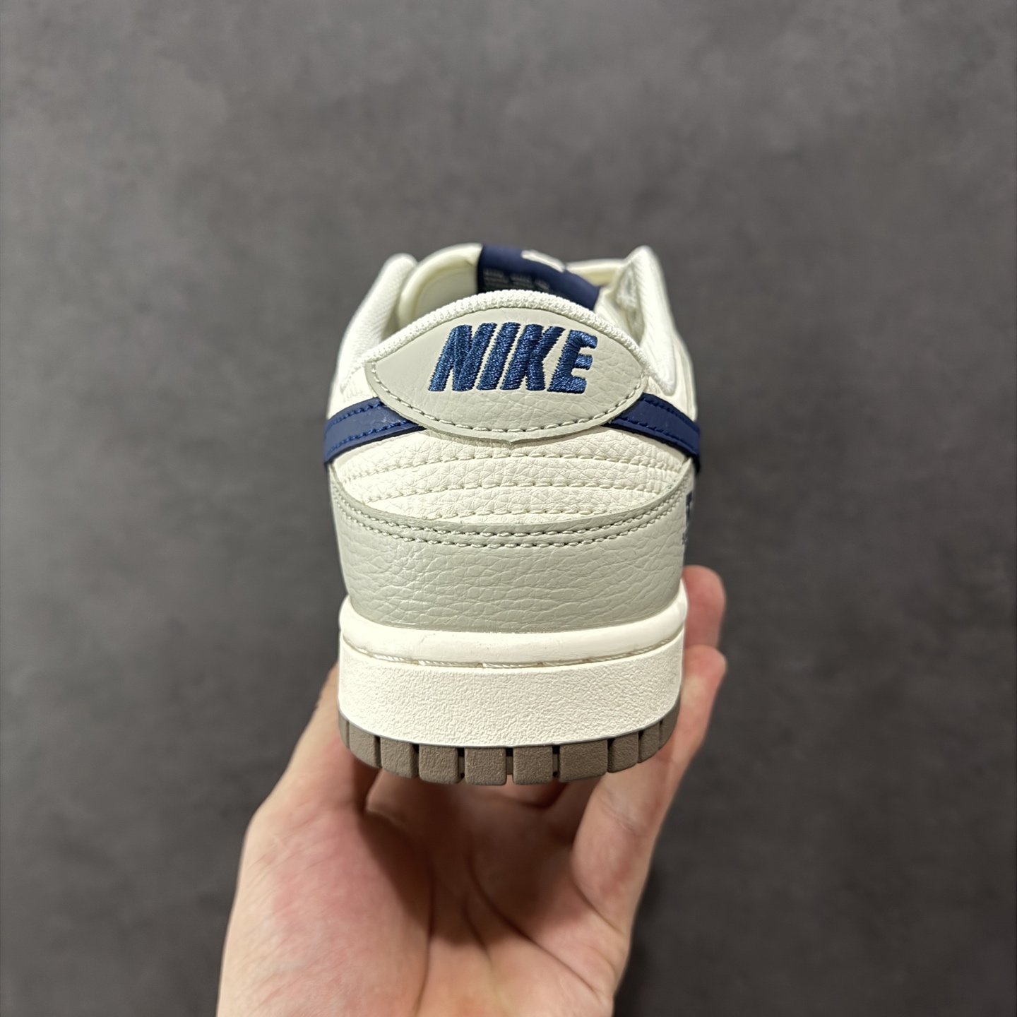 定制版 Nike SB Dunk Low x BURBERRY 灰白小勾 XD1588-219