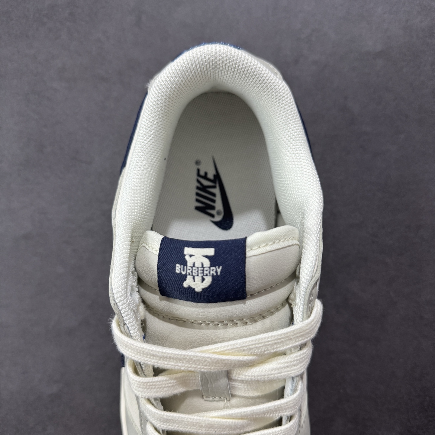 定制版 Nike SB Dunk Low x BURBERRY 灰白小勾 XD1588-219