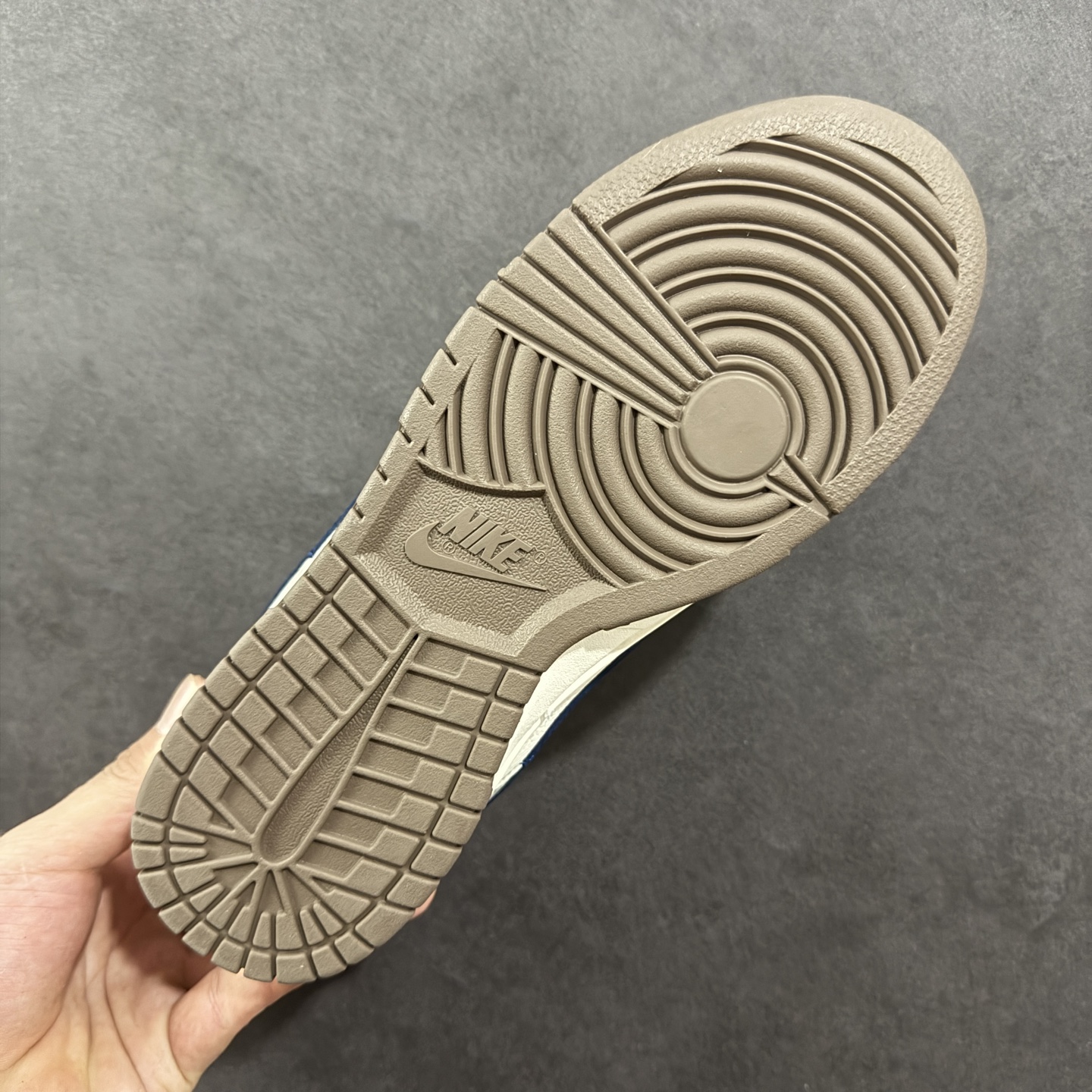 定制版 Nike SB Dunk Low x BURBERRY 灰白小勾 XD1588-219