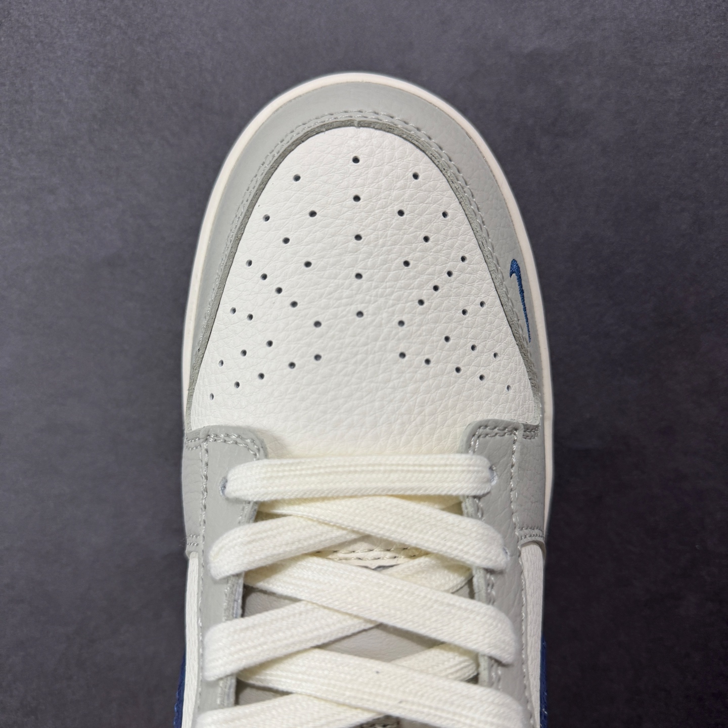 定制版 Nike SB Dunk Low x BURBERRY 灰白小勾 XD1588-219