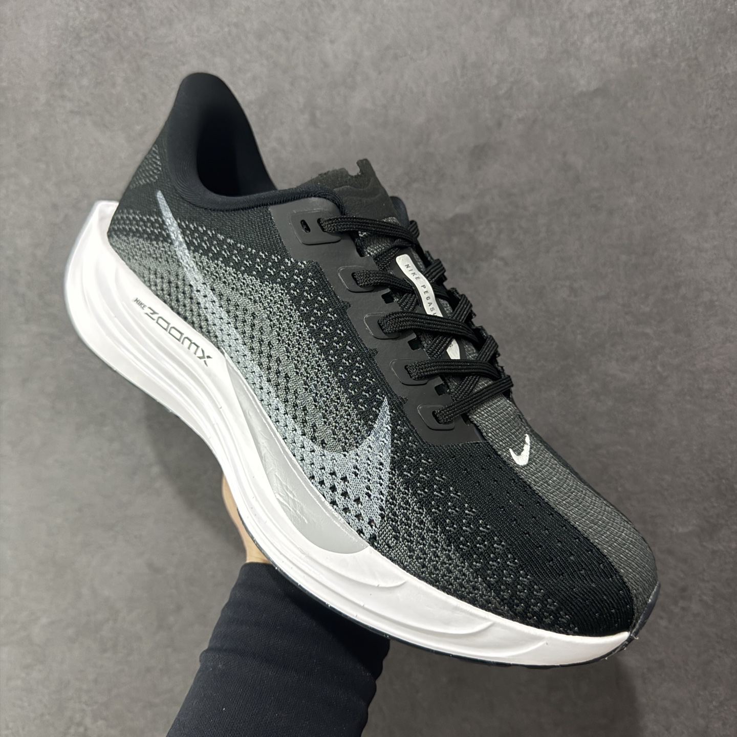 图片[3]-【公司级】Nike Air Zoom Pegasus Plus 耐克飞马加强版系列低帮马拉松休闲运动慢跑鞋 升级原楦原纸版数据开发 采用弹性 Flyknit 飞织鞋面材质 内里嵌入定型海绵 全掌型 ZoomX 泡绵中底 外置防滑耐磨橡胶底片 货号：FQ7262-002 尺码：36 36.5 37.5 38 38.5 39 40 40.5 41 42 42.5 43 44 45-选品中心