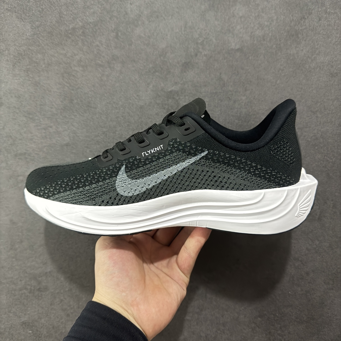 图片[2]-【公司级】Nike Air Zoom Pegasus Plus 耐克飞马加强版系列低帮马拉松休闲运动慢跑鞋 升级原楦原纸版数据开发 采用弹性 Flyknit 飞织鞋面材质 内里嵌入定型海绵 全掌型 ZoomX 泡绵中底 外置防滑耐磨橡胶底片 货号：FQ7262-002 尺码：36 36.5 37.5 38 38.5 39 40 40.5 41 42 42.5 43 44 45-选品中心
