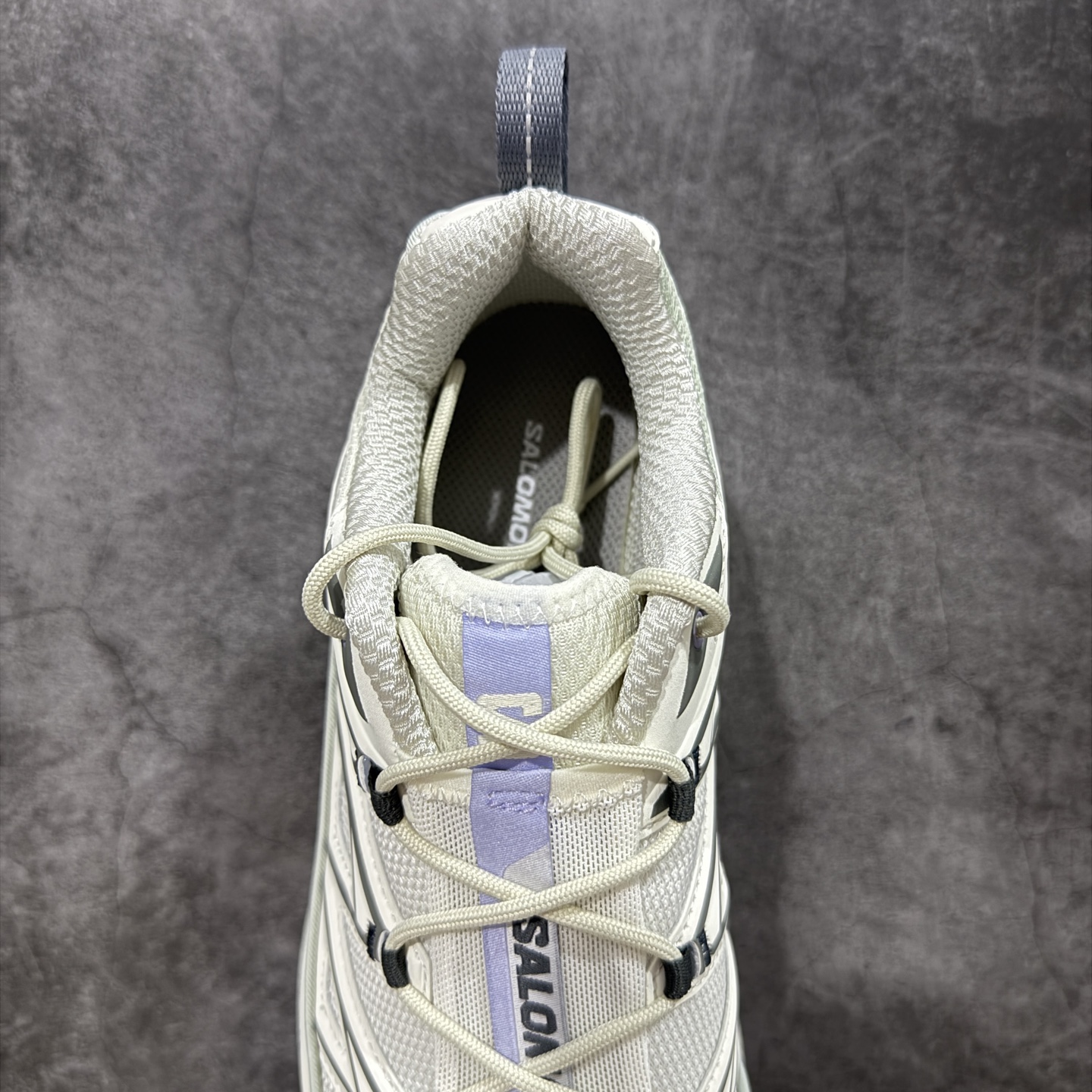 图片[8]-【PZ纯原】SALOMON XT-6 Expanse 萨洛蒙潮流越野机能户外功能鞋 灰紫色 478101 全新版本出货 好货不怕晚 品质 细节 材料都是肉眼可以见！ 售前售后也是其它工厂无法匹敌！ 纯原外贸平台特供订单 耗时半年巨作 全套原纸板楦头开发 原厂特供网布配套加持 确保原汁原味 完美呈现版型 原档数据独家私模五层组合大底 原装Ortholite轻量化鞋垫 中底布带钢印编号 原厂TPU锁扣 进口港宝加持 后跟自然饱满 还原公司包裹性 鞋面以“锯齿”状的包裹系统呈现 在基色底之下加入了各种色点缀 将公司的最新技术和时尚前卫的造型融入耐用的长跑款式中 鞋面由 TPU 薄膜制成 并焊接在高耐磨网眼上 使其既时尚又坚固 由 ACS底盘支撑 可增强稳定性和支撑力 以及由橡胶凸耳 Contragrip外底覆盖的 EVA 缓冲中底 旨在应对崎岖的地形 鞋舌上的彩色Salomon 标签、Quicklace 系统以及鞋头、鞋舌和鞋跟上的附加品牌使细节更加完美 让穿着者可以轻松驾驭户外与通勤下的任何运动生活场景 无缝鞋身户外随意纵横 颜值与脚感兼备 出街通勤 绝对非常吸睛 你值得拥有 尺码：36 36.5 37.5 38 38.5 39 40 40.5 41 42 42.5 43 44 44.5 45-选品中心