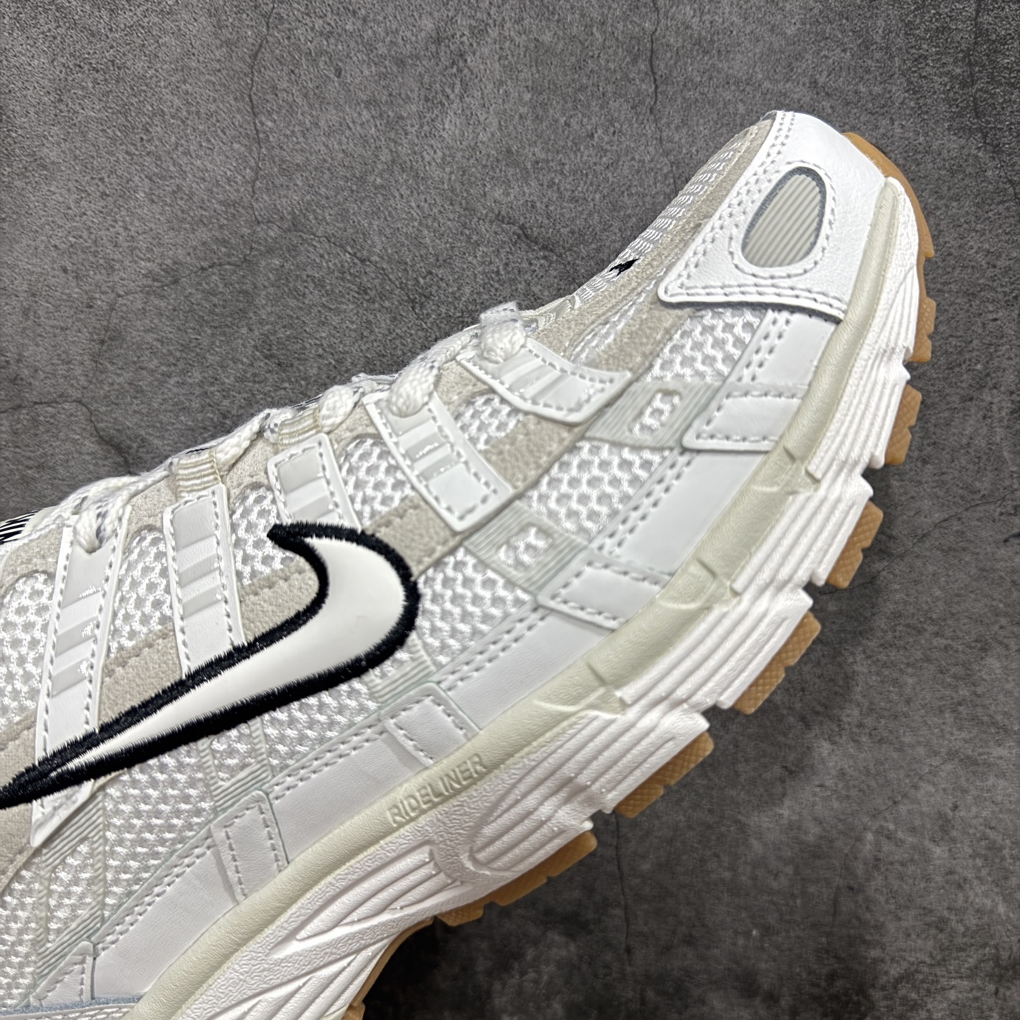 图片[6]-【原厂版】 NK P-6000 系列低帮复古老爹风休闲运动舒适慢跑鞋 HF4898-121 购入原鞋原装纸板楦头开发 独家私模四层组合大底 市场唯一正确版本 充分还原原鞋的感觉！ 鞋面裁片非常复杂 绝对精品的质量 搭配性价比的价格！值得一试 良心定价 新配色陆续出货 进口三文治网面 融合 Pegasus 过往运动鞋设计 助力 21 世纪早期跑步运动跃升时尚新高度 采用透气网眼布、运动风格线条和耐穿覆面 兼具吸睛外观和舒适感受 中底泡绵以田径赛道为灵感 打造厚实设计 缔造出众缓震性能 尺码：36 36.5 37.5 38 38.5 39 40 40.5 41 42 42.5 43 44 44.5 45-选品中心