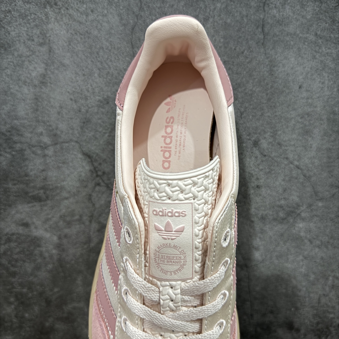 图片[8]-【定制版】adidas originals GAZELLE INDOOR 粉色 此款鞋延续了橡胶外底和经典款式的传统。优质绒面革鞋面和标志性的3条纹采用明亮的对比色，为久经考验的外观带来俏皮、富有表现力的饰面。 货号：JI2702 尺码：35.5 36 36.5 37 38 38.5 39 40 40.5 41 42 42.5 43 44 44.5 45-选品中心