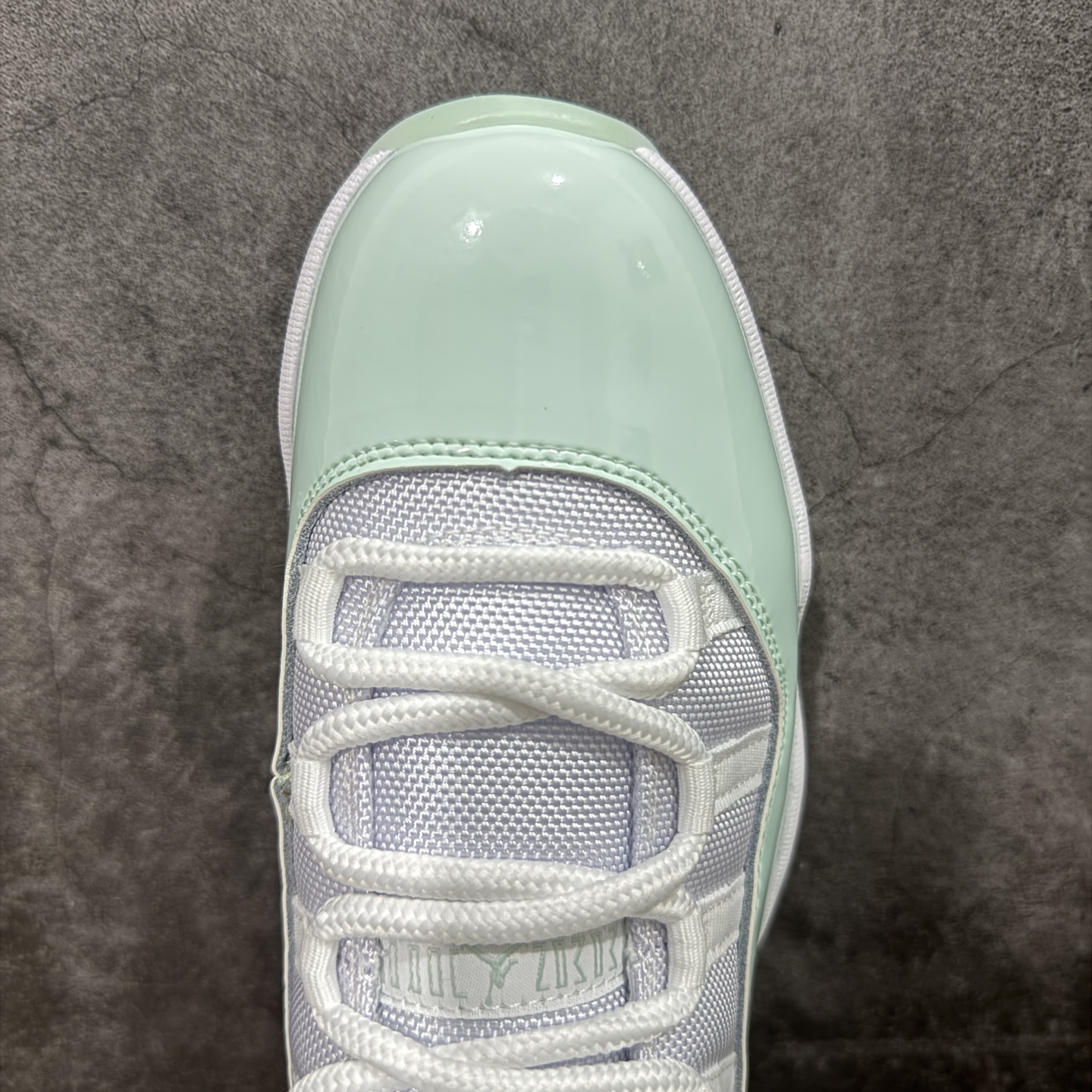图片[5]-【外贸纯原】Air Jordan 11 Low AJ11乔11低帮薄荷绿 男女文化篮球鞋 AH7860-103 专业AJ外贸大厂出品 纯原质感 进口头层皮料 中底拉帮线 整体清洁度等各方面细节完全一键转发碾压市面诸多嘴炮\”纯原\” 升级原楦原纸版数据开发版型 采用漆皮镀膜牛培革组合耐磨防刮牛津布鞋面材质 搭载原厂碳纤维缓震中底 还原ZP细节 原厂流水成型工艺 厂级拉帮注胶效果 人气配色再度来袭 尺码：36 36.5 37.5 38 38.5 39 40 40.5 41 42 42.5 43 44 45 46 47.5-选品中心