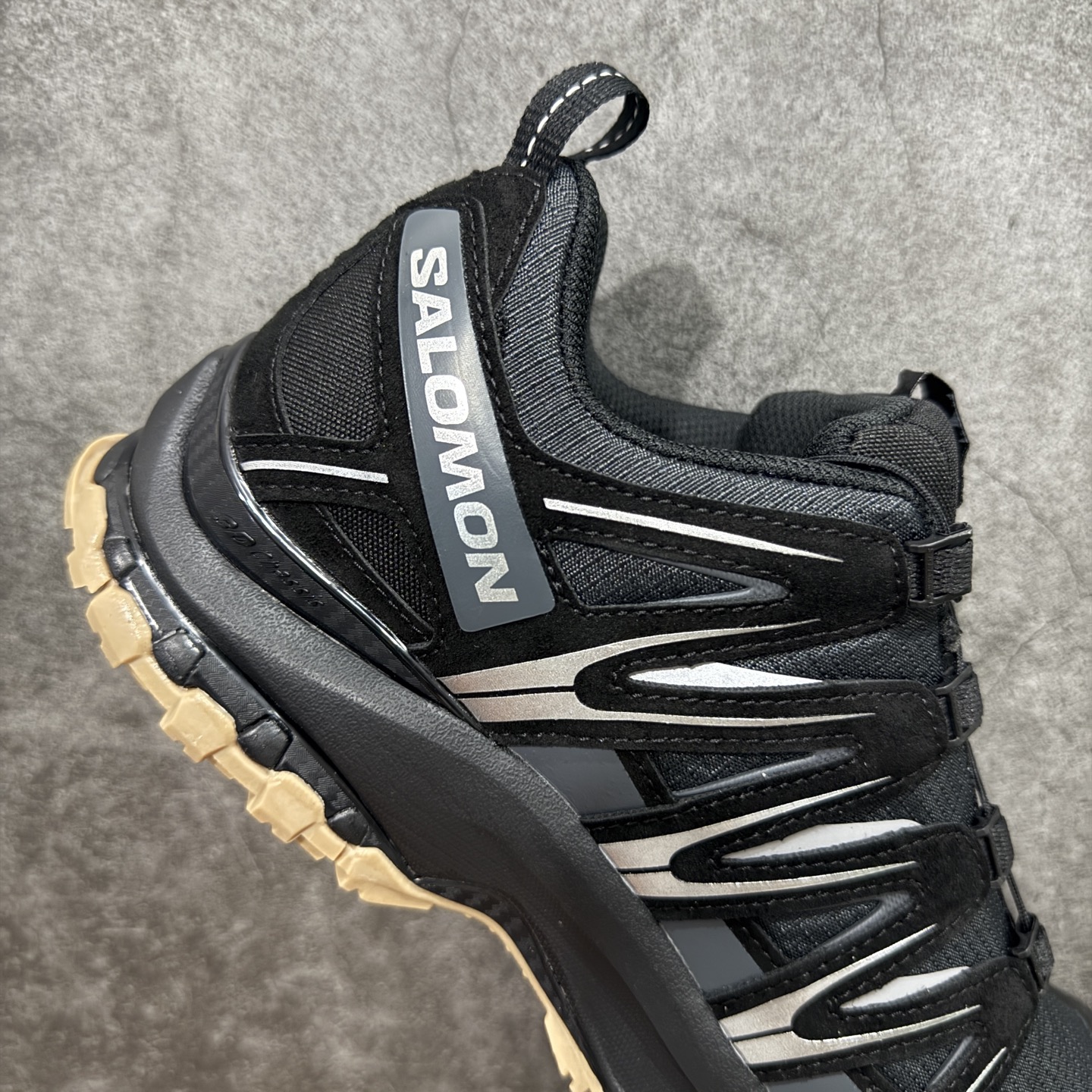 
SALOMON 萨洛蒙 XA PRO 3D 户外运动 网布减震防滑透气 低帮跑步鞋 男女同款 黑色乌木