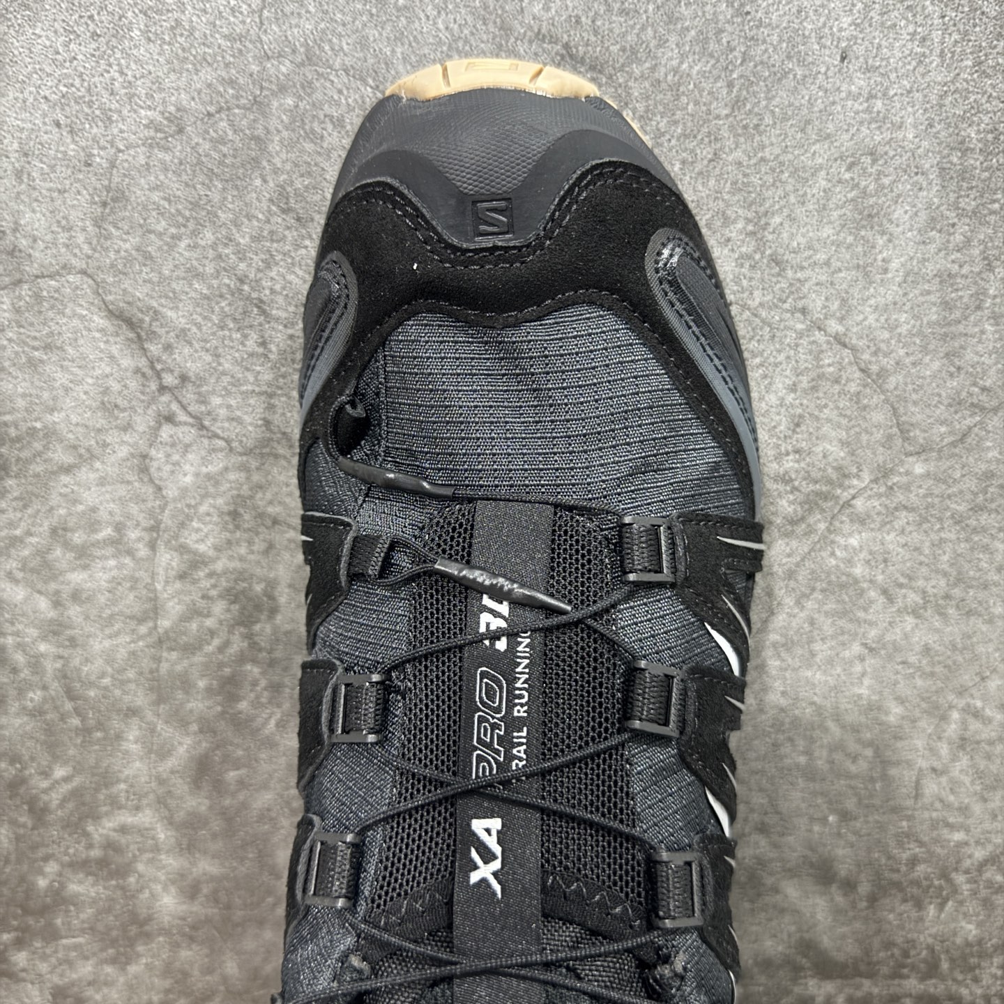 
SALOMON 萨洛蒙 XA PRO 3D 户外运动 网布减震防滑透气 低帮跑步鞋 男女同款 黑色乌木