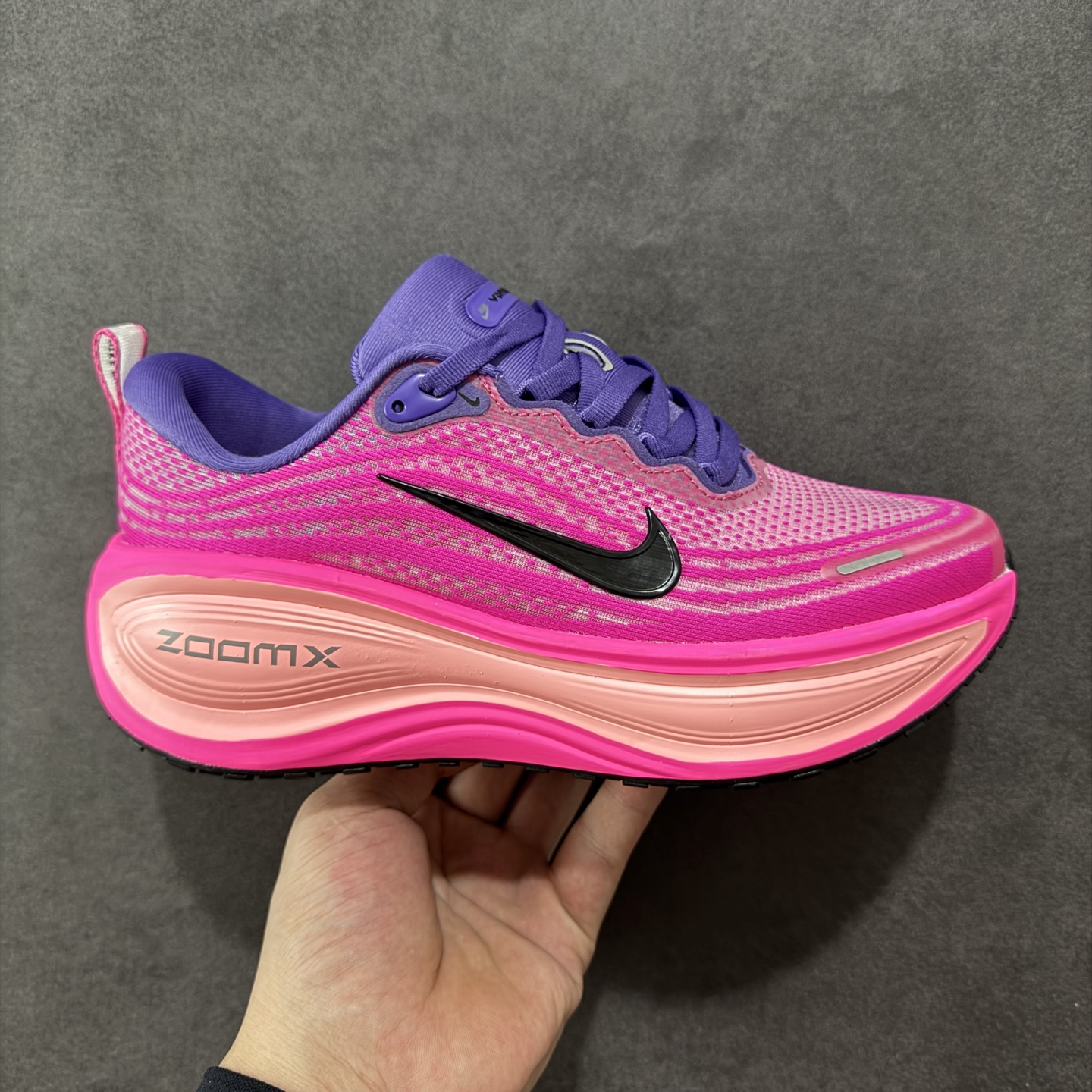 【公司级】Nike VOMERO PLUS轻盈跑鞋 公司级顶级版本 Nike VOMERO 18 舒适百搭防滑耐磨 低帮 休闲跑步鞋男女同款 货号:HV8154 400 尺码:36 37.5 38 39 40-选品中心