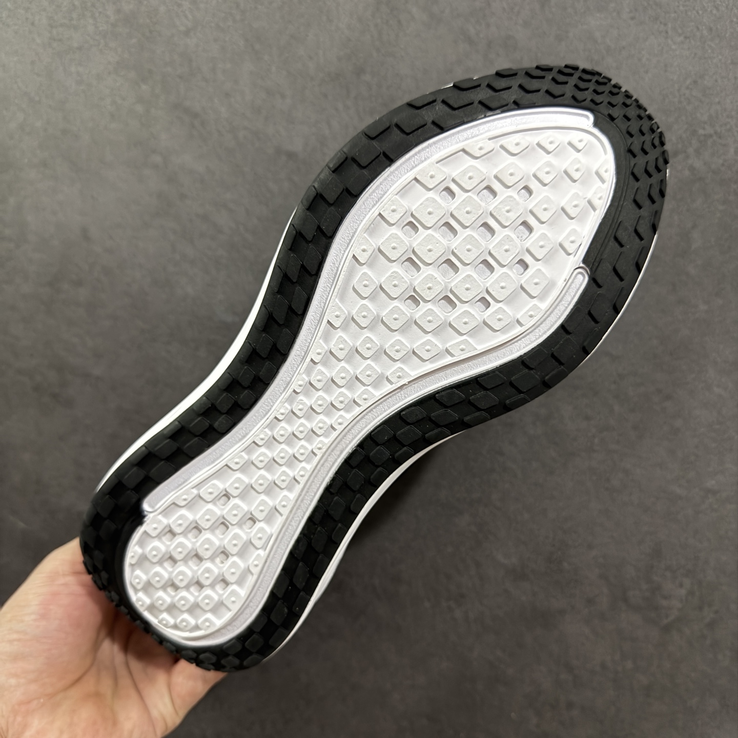 图片[9]-【公司级】Nike VOMERO PLUS轻盈跑鞋 公司级顶级版本 Nike VOMERO 18 舒适百搭防滑耐磨 低帮 休闲跑步鞋男女同款 货号：HV8150-002 尺码：36 37.5 38 39 40 41 42 43 44 45-选品中心