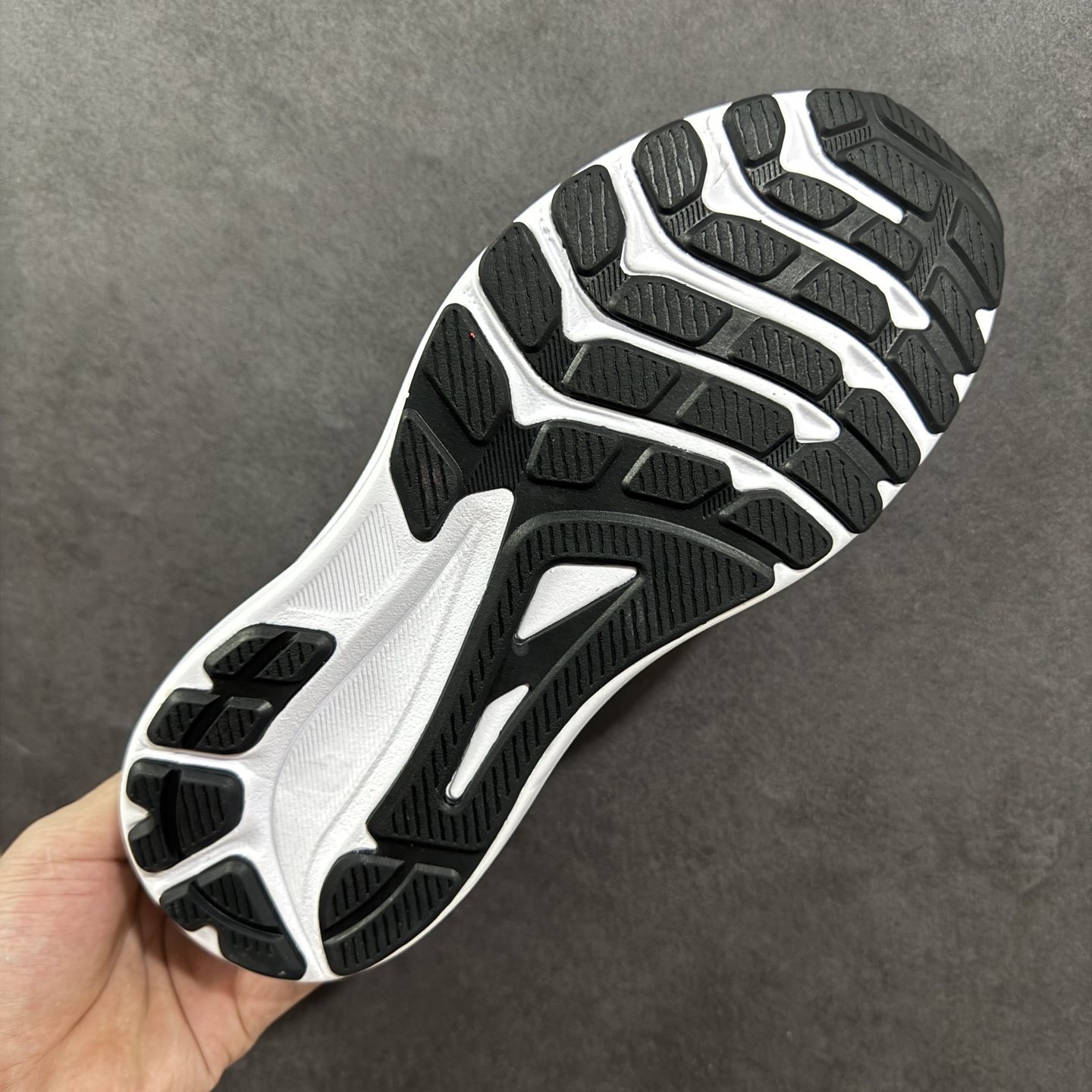 图片[9]-【公司级】AD Supernova Rise 阿迪全新休闲轻跑鞋 款鞋采用了Dreamstrike+ 中底 将缓冲材质与柔软的织物相结合 以最大限度地减少刺激性摩擦和慢跑后水泡的可能性 在美学方面 Supernova Rise 从自然和生物中汲取灵感 如深色底色和半绿色细节 货号：D68967 尺码：40-45-选品中心