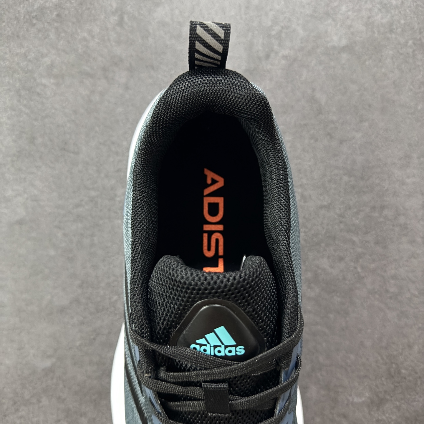 图片[7]-【公司级】AD Supernova Rise 阿迪全新休闲轻跑鞋 款鞋采用了Dreamstrike+ 中底 将缓冲材质与柔软的织物相结合 以最大限度地减少刺激性摩擦和慢跑后水泡的可能性 在美学方面 Supernova Rise 从自然和生物中汲取灵感 如深色底色和半绿色细节 货号：D68967 尺码：40-45-选品中心