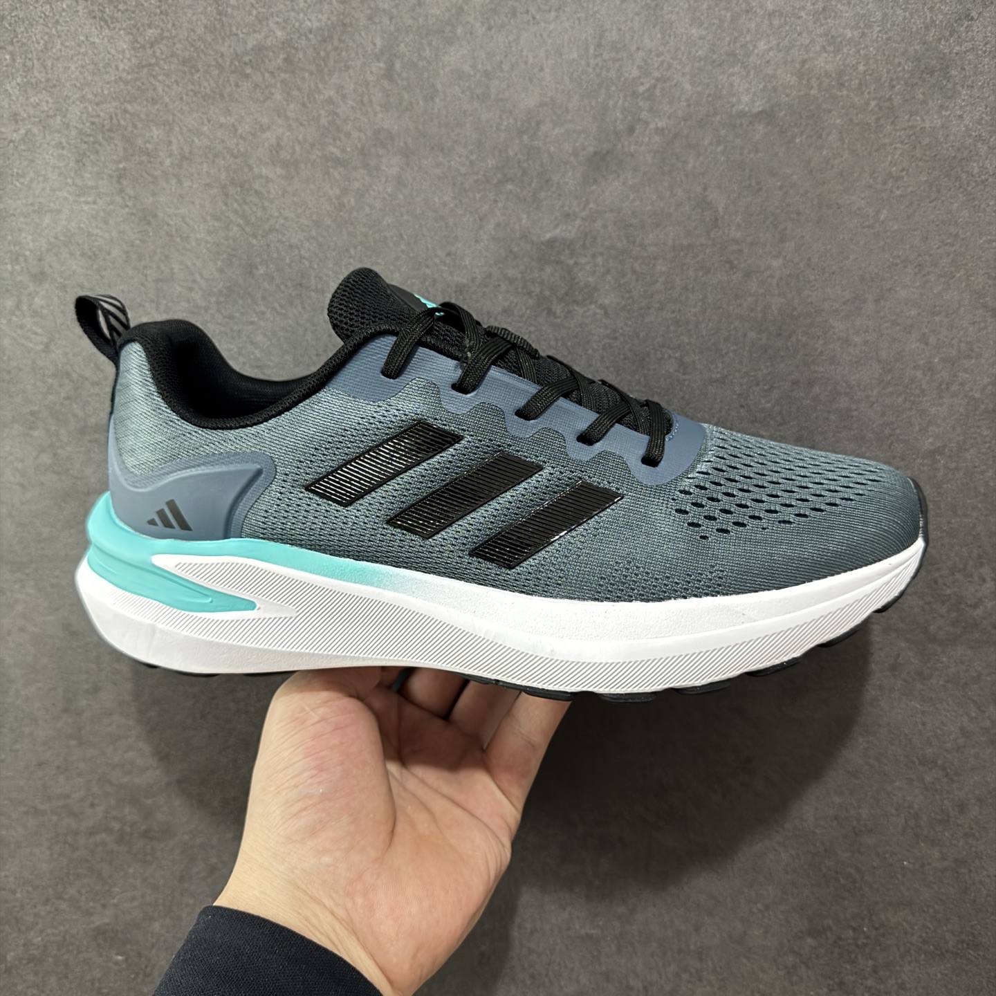 【公司级】AD Supernova Rise 阿迪全新休闲轻跑鞋 款鞋采用了Dreamstrike+ 中底 将缓冲材质与柔软的织物相结合 以最大限度地减少刺激性摩擦和慢跑后水泡的可能性 在美学方面 Supernova Rise 从自然和生物中汲取灵感 如深色底色和半绿色细节 货号:D68967 尺码:40-45-选品中心