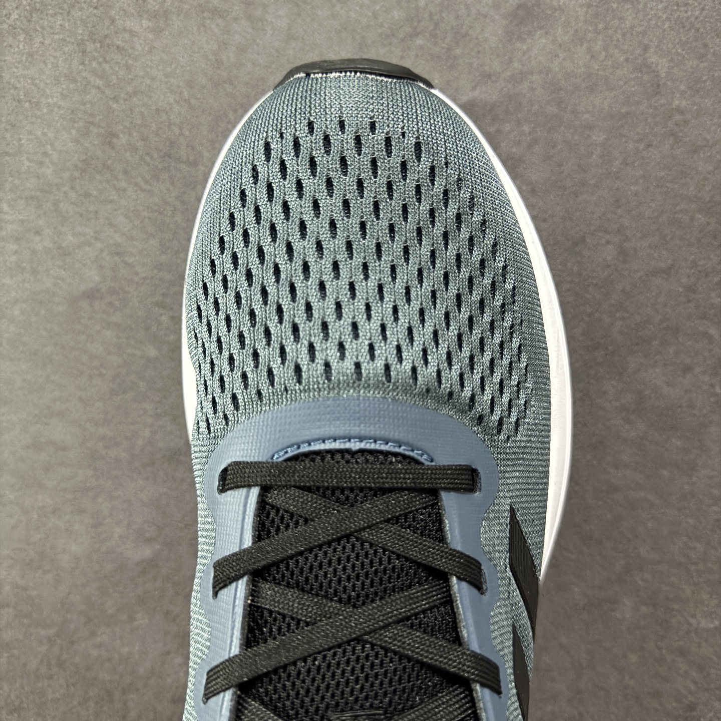 图片[8]-【公司级】AD Supernova Rise 阿迪全新休闲轻跑鞋 款鞋采用了Dreamstrike+ 中底 将缓冲材质与柔软的织物相结合 以最大限度地减少刺激性摩擦和慢跑后水泡的可能性 在美学方面 Supernova Rise 从自然和生物中汲取灵感 如深色底色和半绿色细节 货号：D68967 尺码：40-45-选品中心