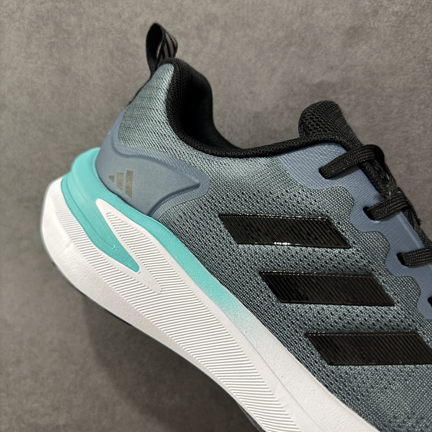 图片[6]-【公司级】AD Supernova Rise 阿迪全新休闲轻跑鞋 款鞋采用了Dreamstrike+ 中底 将缓冲材质与柔软的织物相结合 以最大限度地减少刺激性摩擦和慢跑后水泡的可能性 在美学方面 Supernova Rise 从自然和生物中汲取灵感 如深色底色和半绿色细节 货号：D68967 尺码：40-45-选品中心