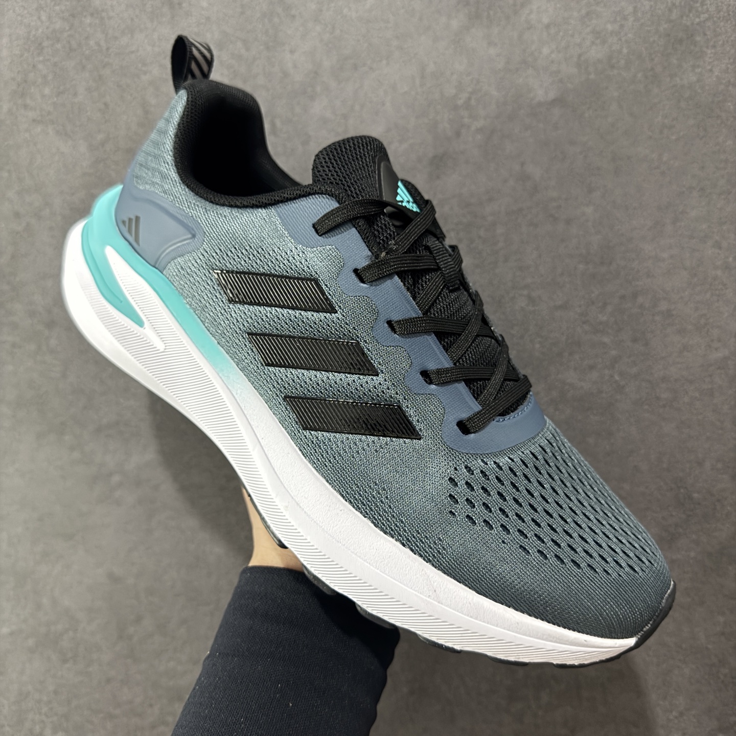 图片[3]-【公司级】AD Supernova Rise 阿迪全新休闲轻跑鞋 款鞋采用了Dreamstrike+ 中底 将缓冲材质与柔软的织物相结合 以最大限度地减少刺激性摩擦和慢跑后水泡的可能性 在美学方面 Supernova Rise 从自然和生物中汲取灵感 如深色底色和半绿色细节 货号：D68967 尺码：40-45-选品中心