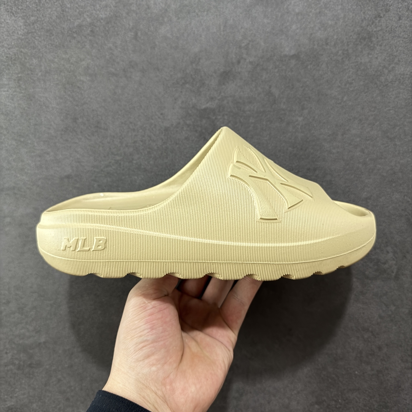 【公司级】新款MLB情侣拖鞋男女NY厚底增高一字拖凉鞋运动沙滩鞋白色 尺码: 35-45-选品中心