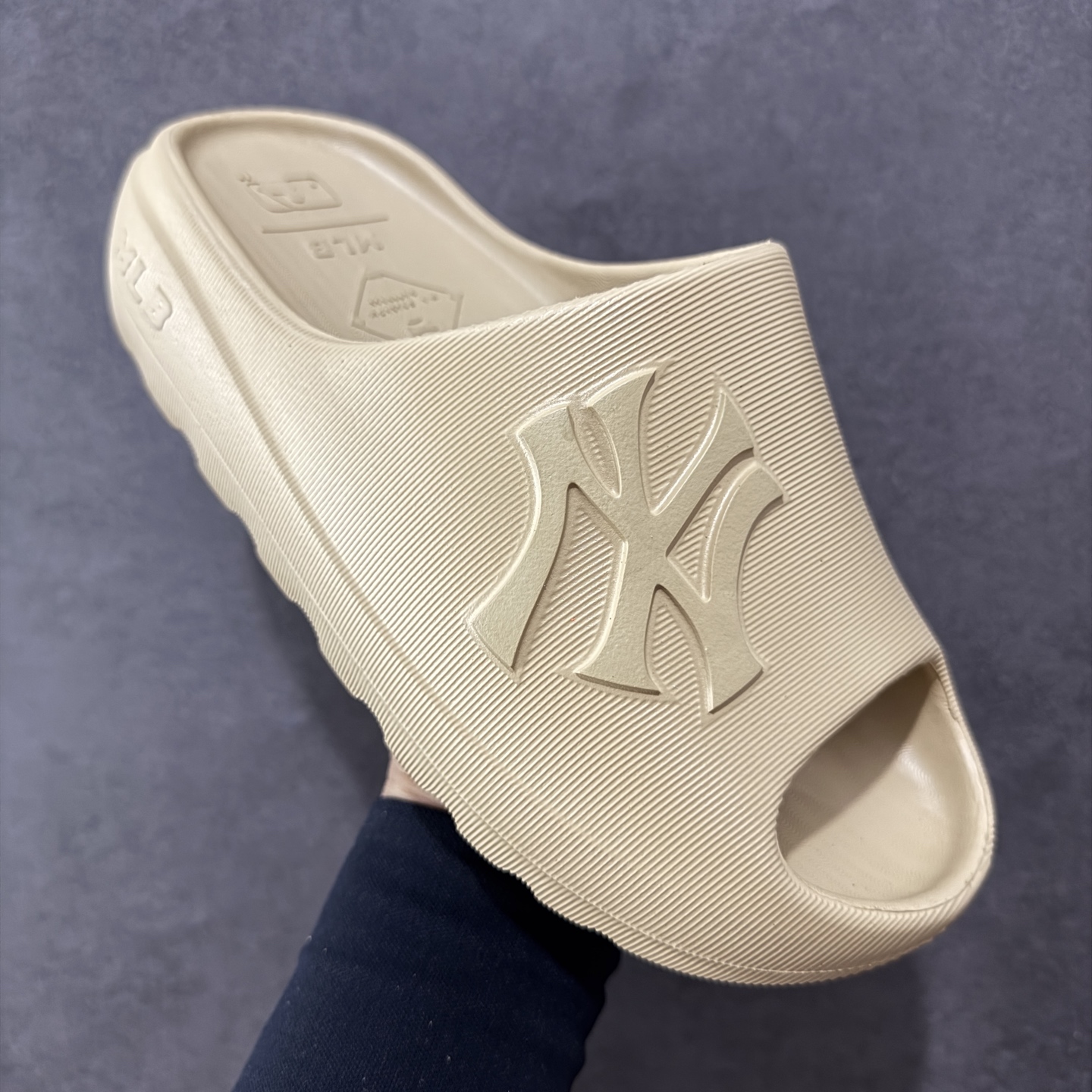 图片[3]-【公司级】新款MLB情侣拖鞋男女NY厚底增高一字拖凉鞋运动沙滩鞋白色 尺码： 35-45-选品中心