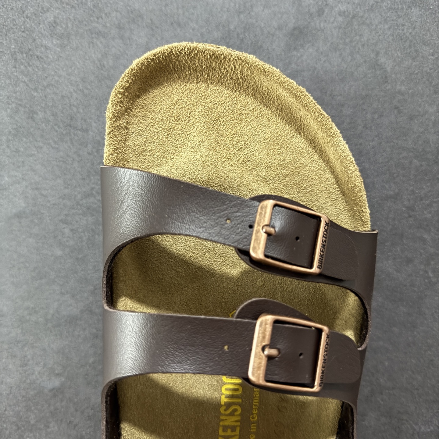 图片[8]-【广东纯原版】博肯 Birkenstock 三字拖鞋 广东原产#德国百年知名鞋履品牌·博肯Birkenstock 勃肯#采用质地柔软牛皮绒面材质#中底搭载缓震软木橡胶 其特有的鞋床设计，贴合脚面穿着舒适 Birkenstock Milano中性软木鞋底经典款式，非常好搭，鞋底结实耐磨，适合夏天。 尺码：35-45(偏大一码)-选品中心