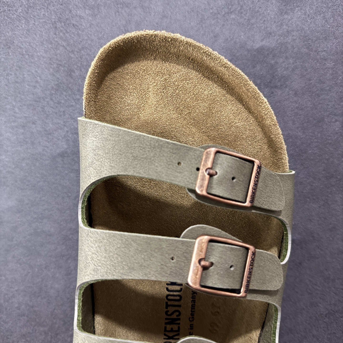 图片[8]-【广东纯原版】博肯 Birkenstock 三字拖鞋 广东原产#德国百年知名鞋履品牌·博肯Birkenstock 勃肯#采用质地柔软牛皮绒面材质#中底搭载缓震软木橡胶 其特有的鞋床设计，贴合脚面穿着舒适 Birkenstock Milano中性软木鞋底经典款式，非常好搭，鞋底结实耐磨，适合夏天。 尺码：35-45(偏大一码)-选品中心