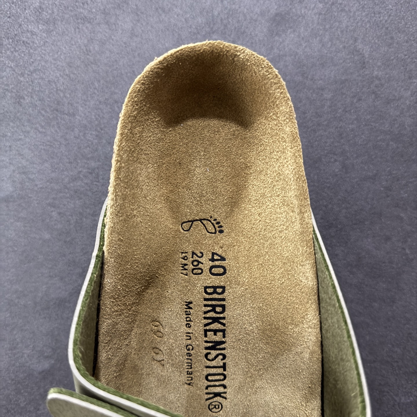 图片[7]-【广东纯原版】博肯 Birkenstock 三字拖鞋 广东原产#德国百年知名鞋履品牌·博肯Birkenstock 勃肯#采用质地柔软牛皮绒面材质#中底搭载缓震软木橡胶 其特有的鞋床设计，贴合脚面穿着舒适 Birkenstock Milano中性软木鞋底经典款式，非常好搭，鞋底结实耐磨，适合夏天。 尺码：35-45(偏大一码)-选品中心