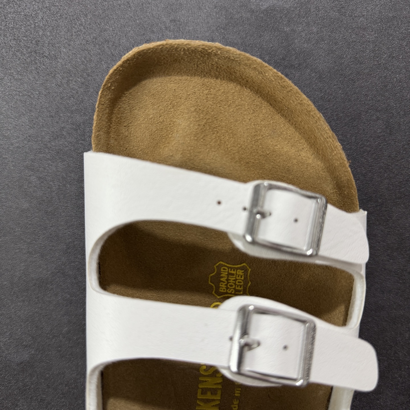 图片[8]-【广东纯原版】博肯 Birkenstock 三字拖鞋 广东原产#德国百年知名鞋履品牌·博肯Birkenstock 勃肯#采用质地柔软牛皮绒面材质#中底搭载缓震软木橡胶 其特有的鞋床设计，贴合脚面穿着舒适 Birkenstock Milano中性软木鞋底经典款式，非常好搭，鞋底结实耐磨，适合夏天。 尺码：35-45(偏大一码)-选品中心
